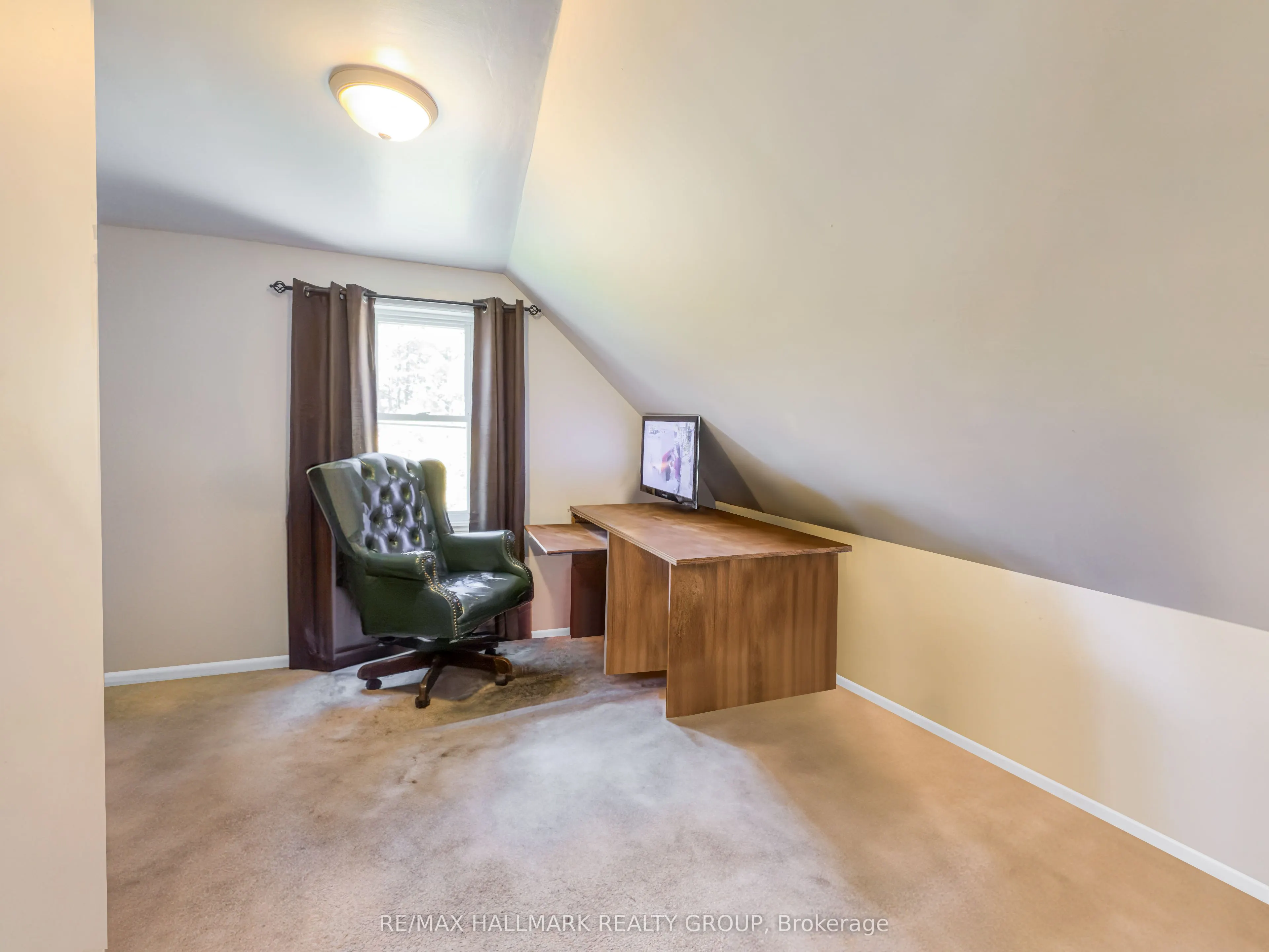 1677 Ste Anne Road