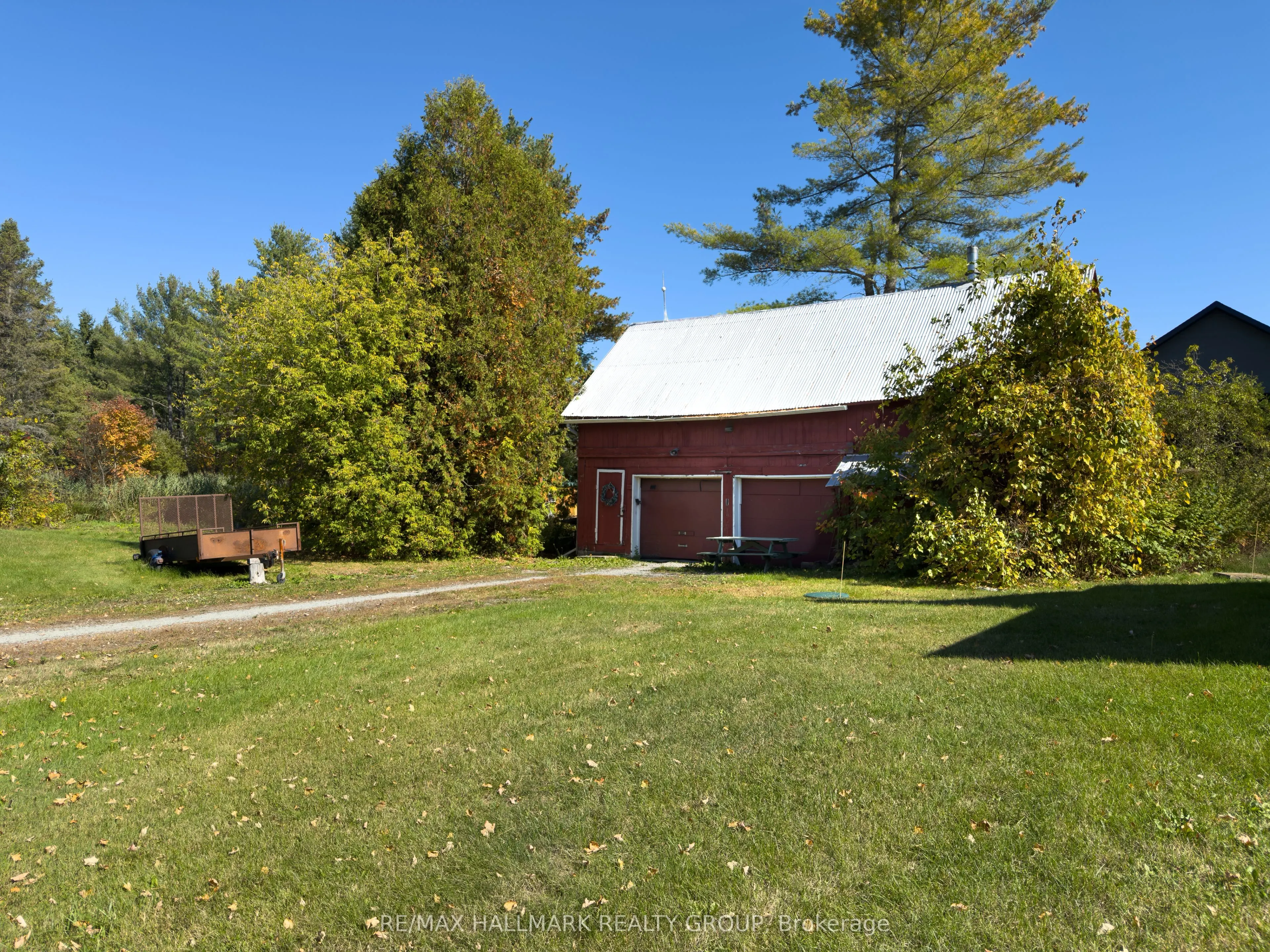 1677 Ste Anne Road