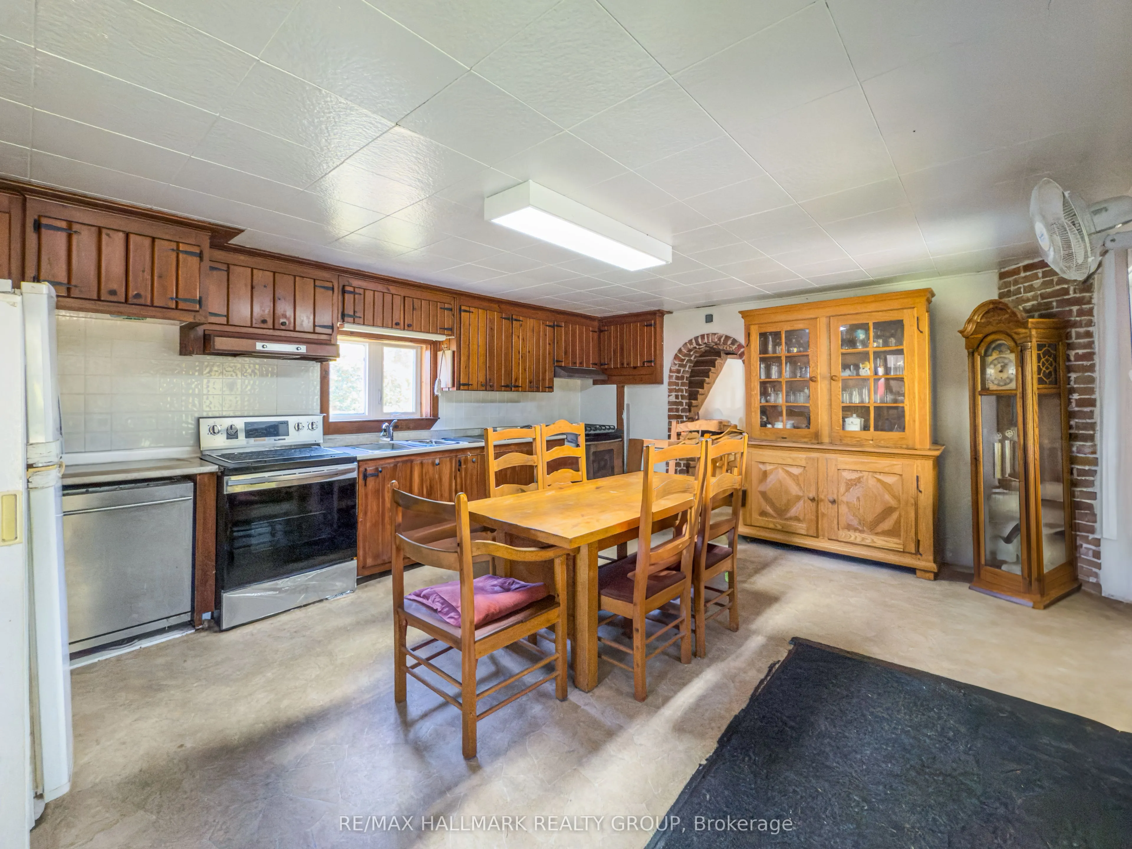 1677 Ste Anne Road