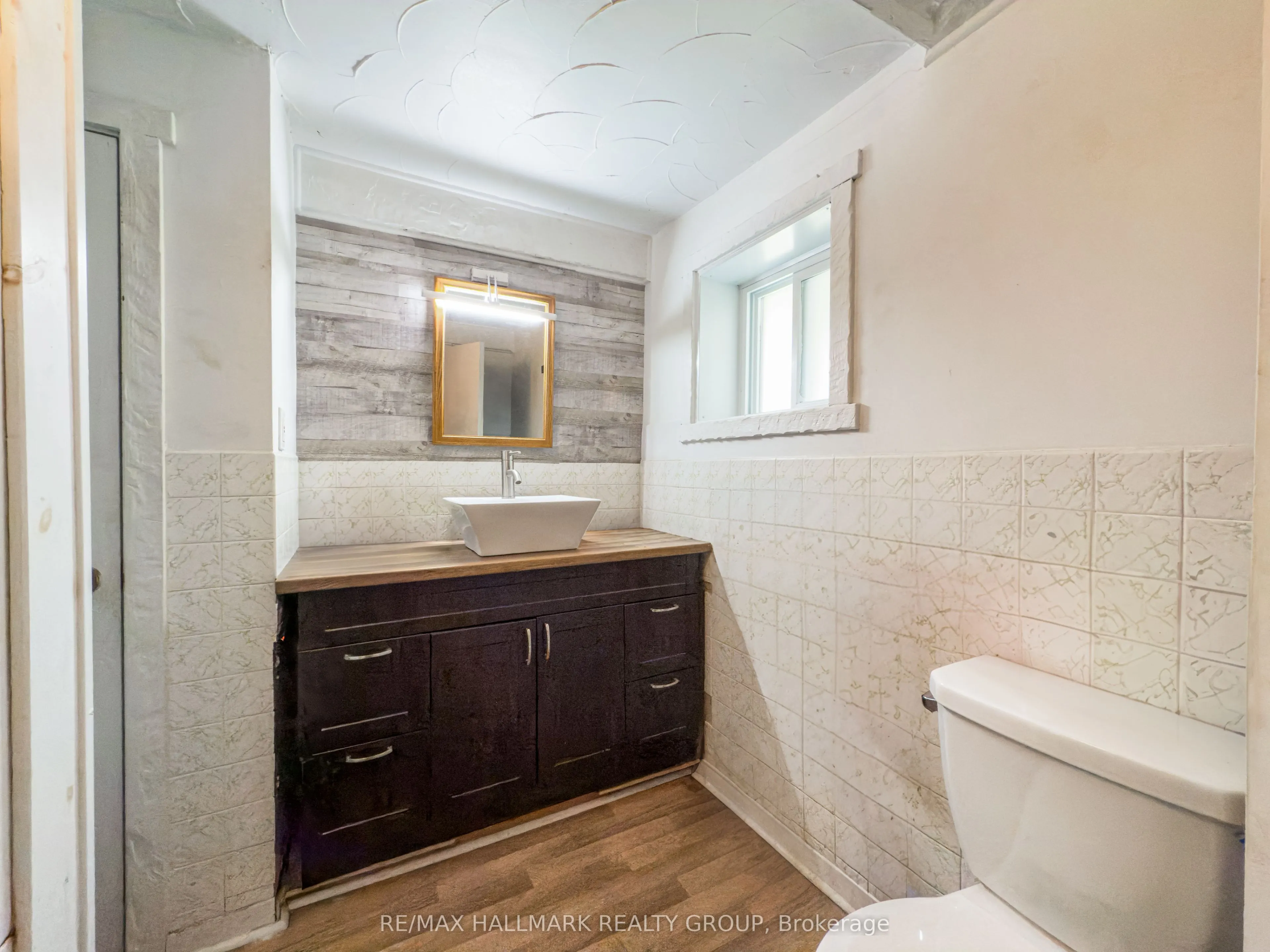 1677 Ste Anne Road