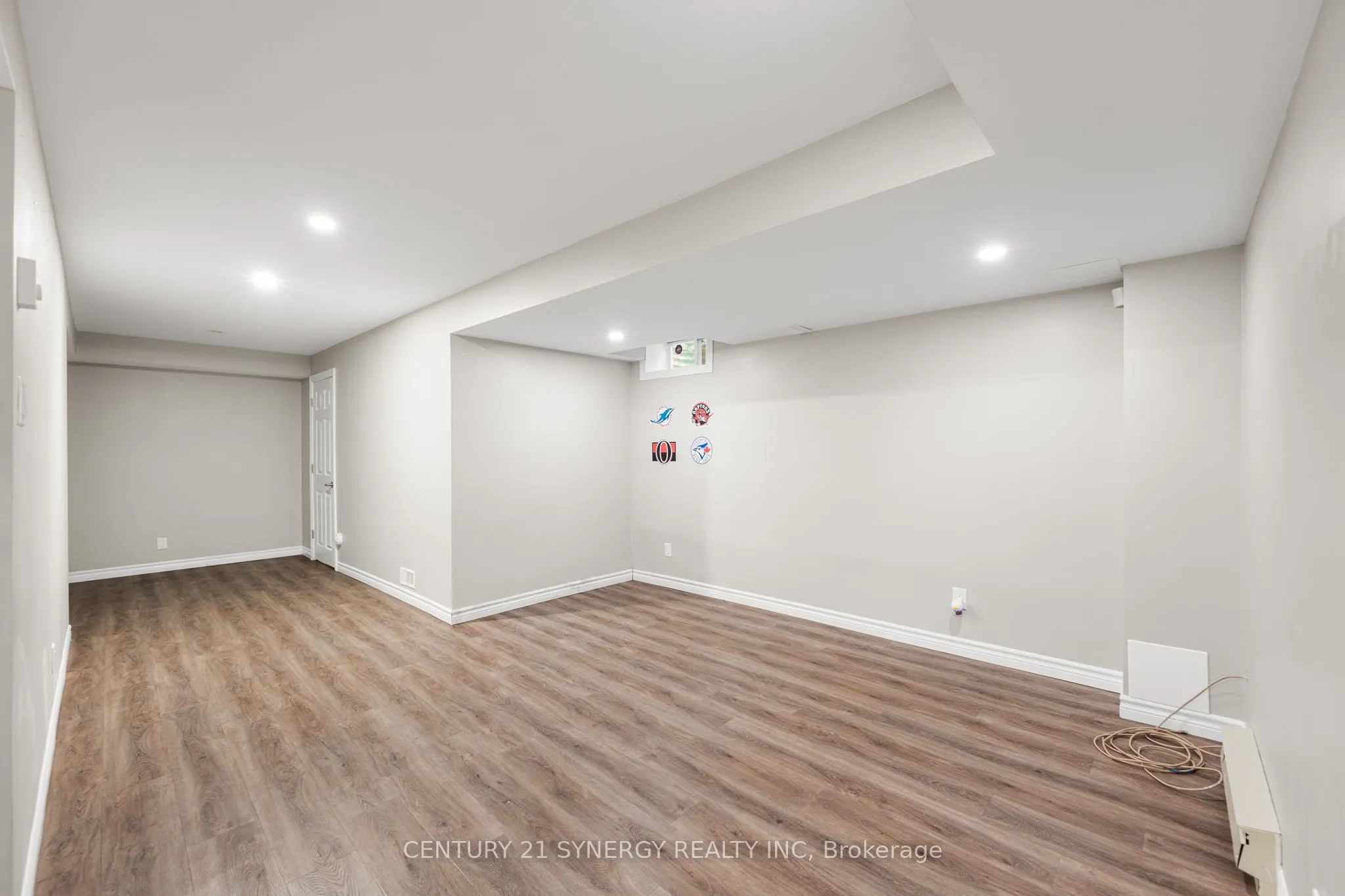 2752 Wyldewood Street W