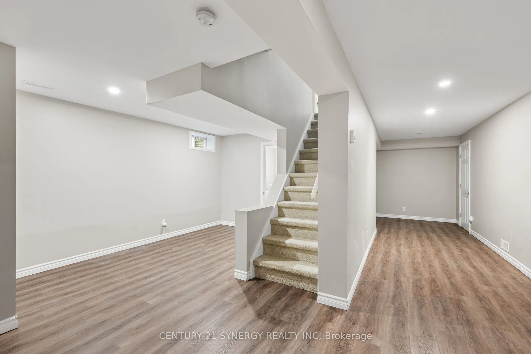 2752 Wyldewood Street W