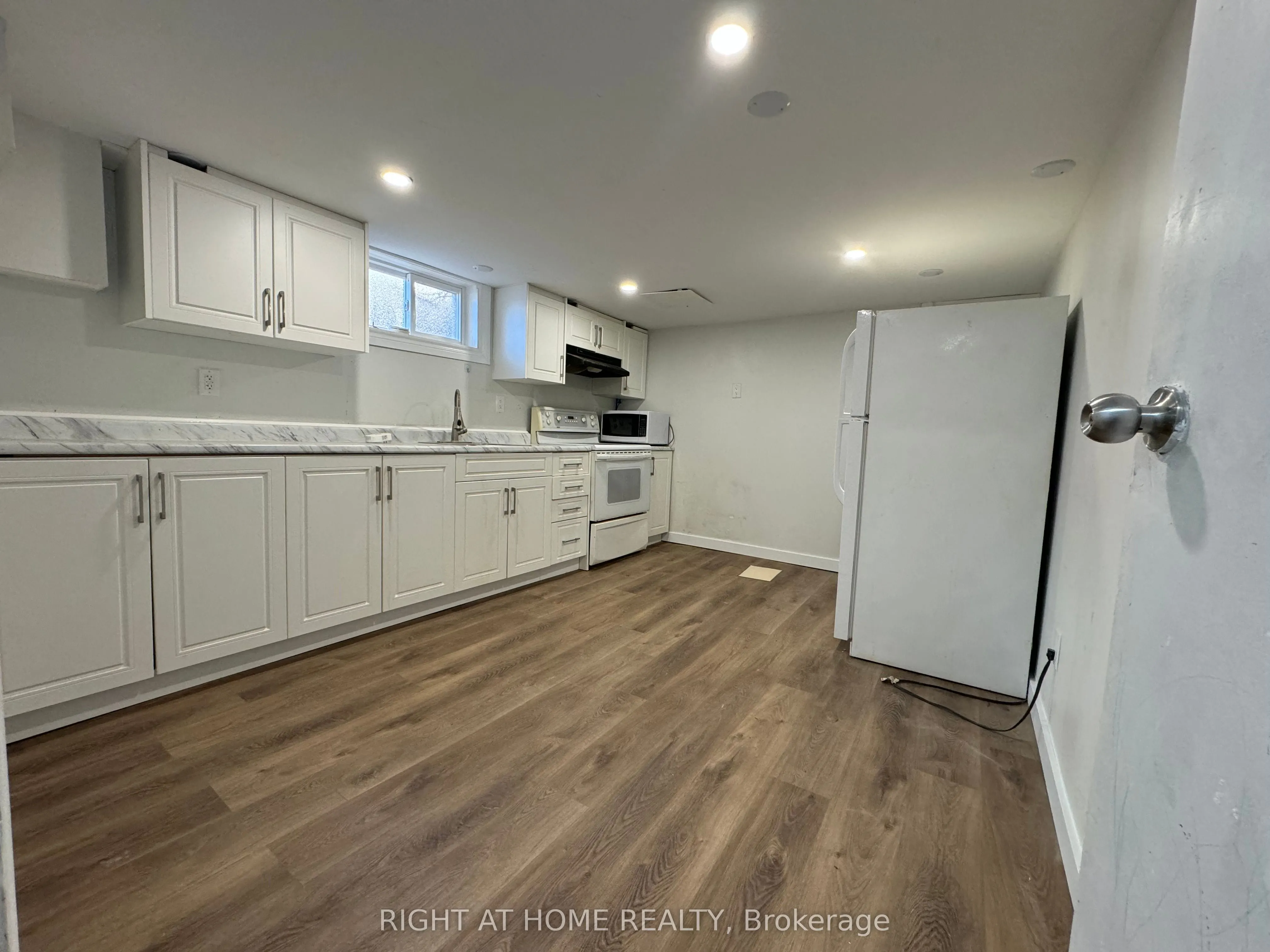 950 QUEENS Boulevard, #LOWER