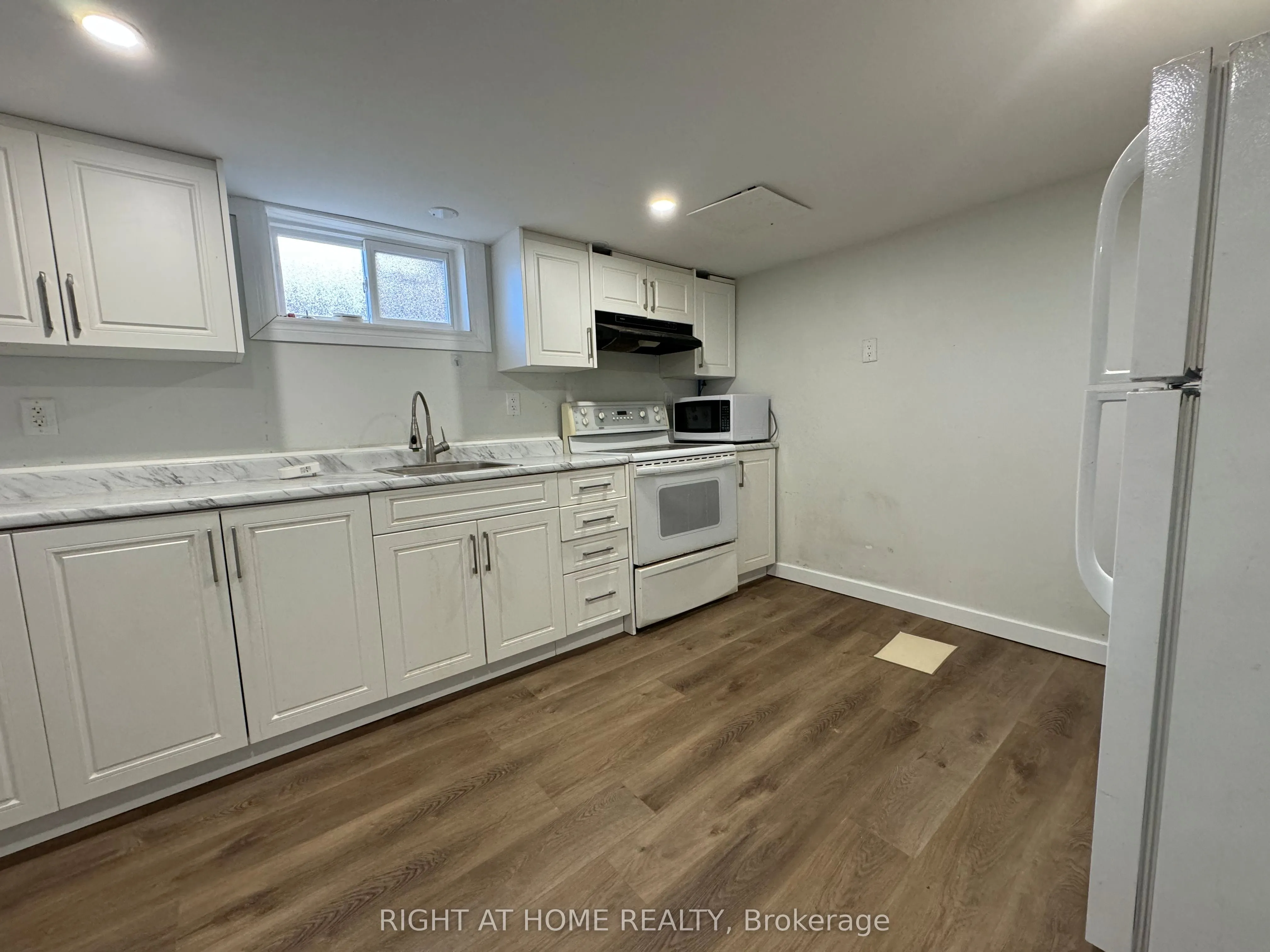 950 QUEENS Boulevard, #LOWER