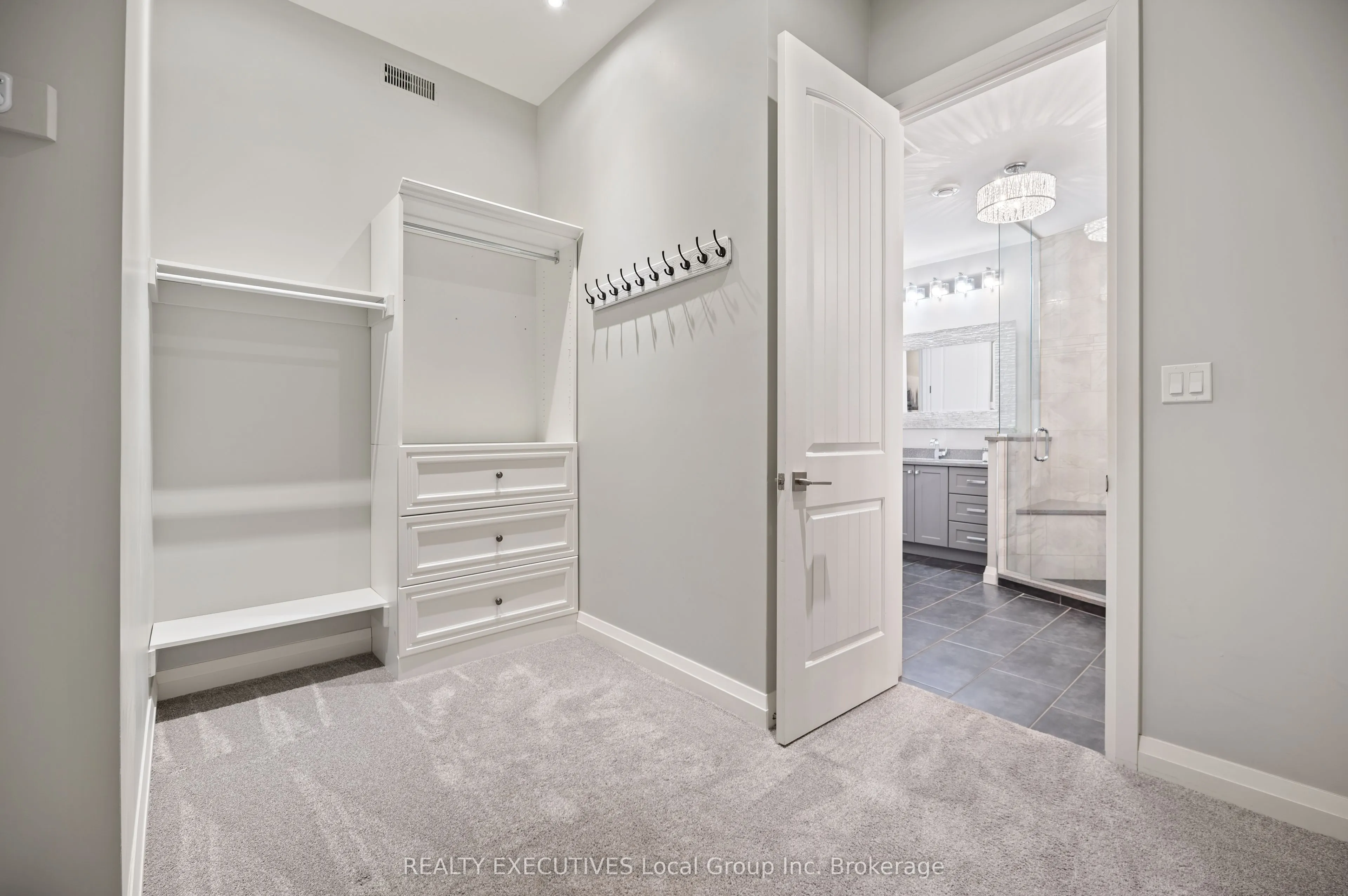 34 SUNRISE BAY Drive