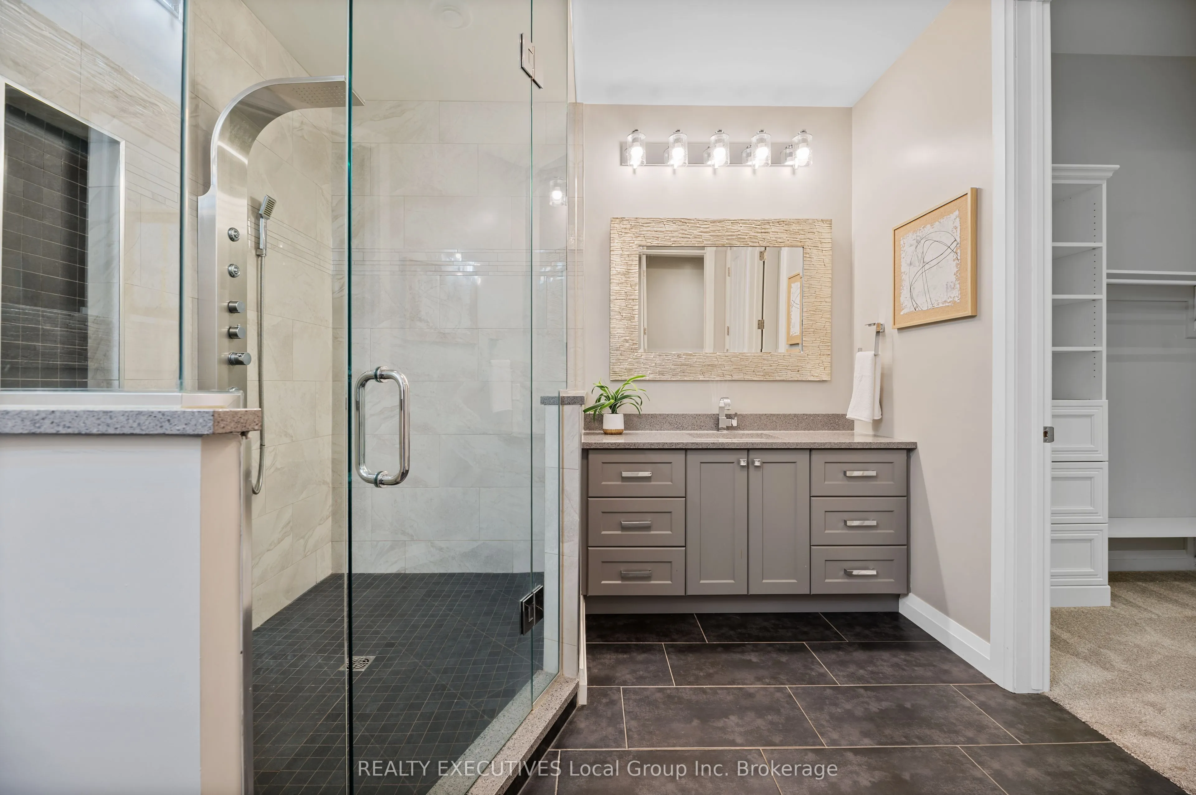 34 SUNRISE BAY Drive