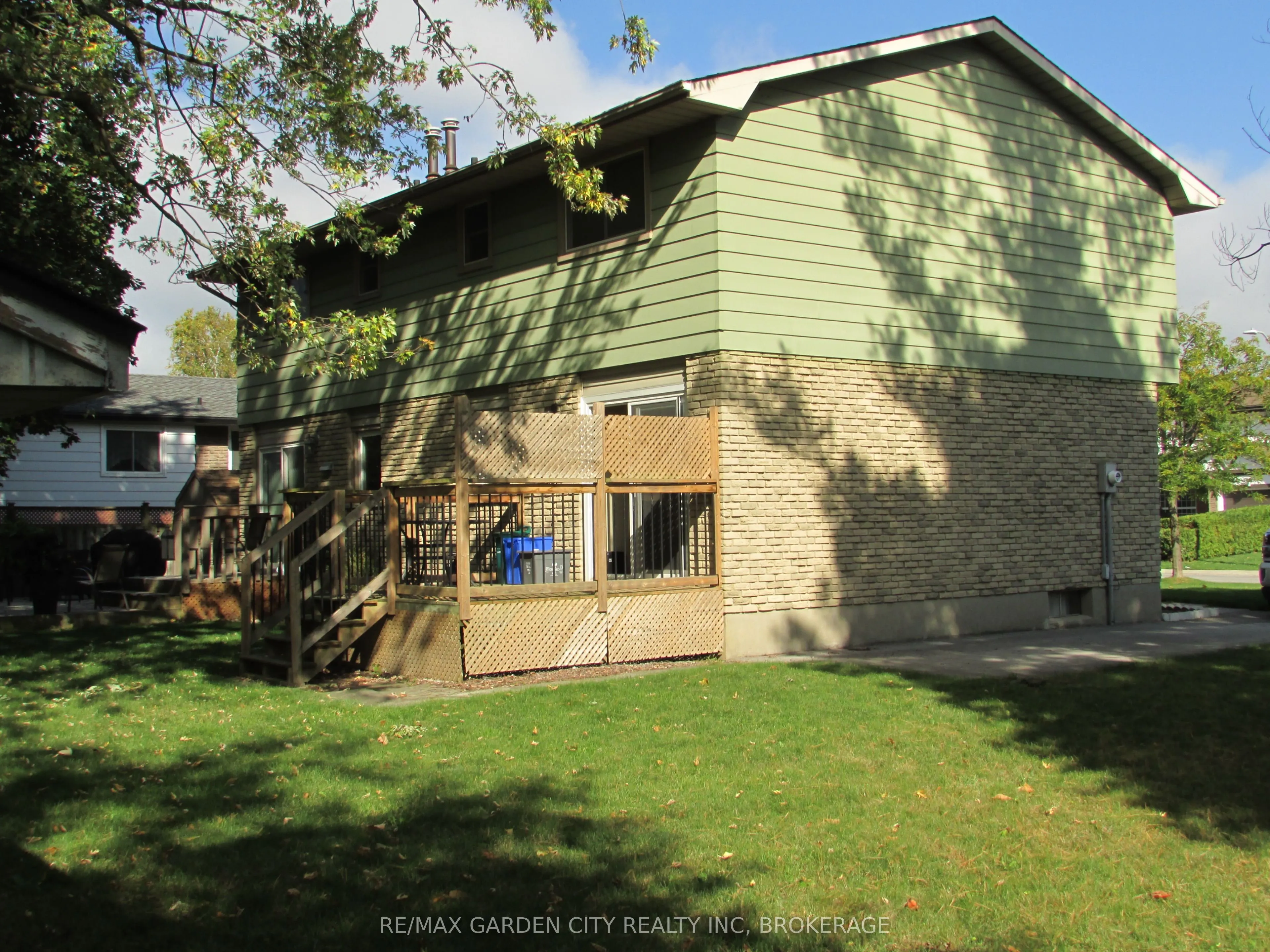 32 Greystone Crescent