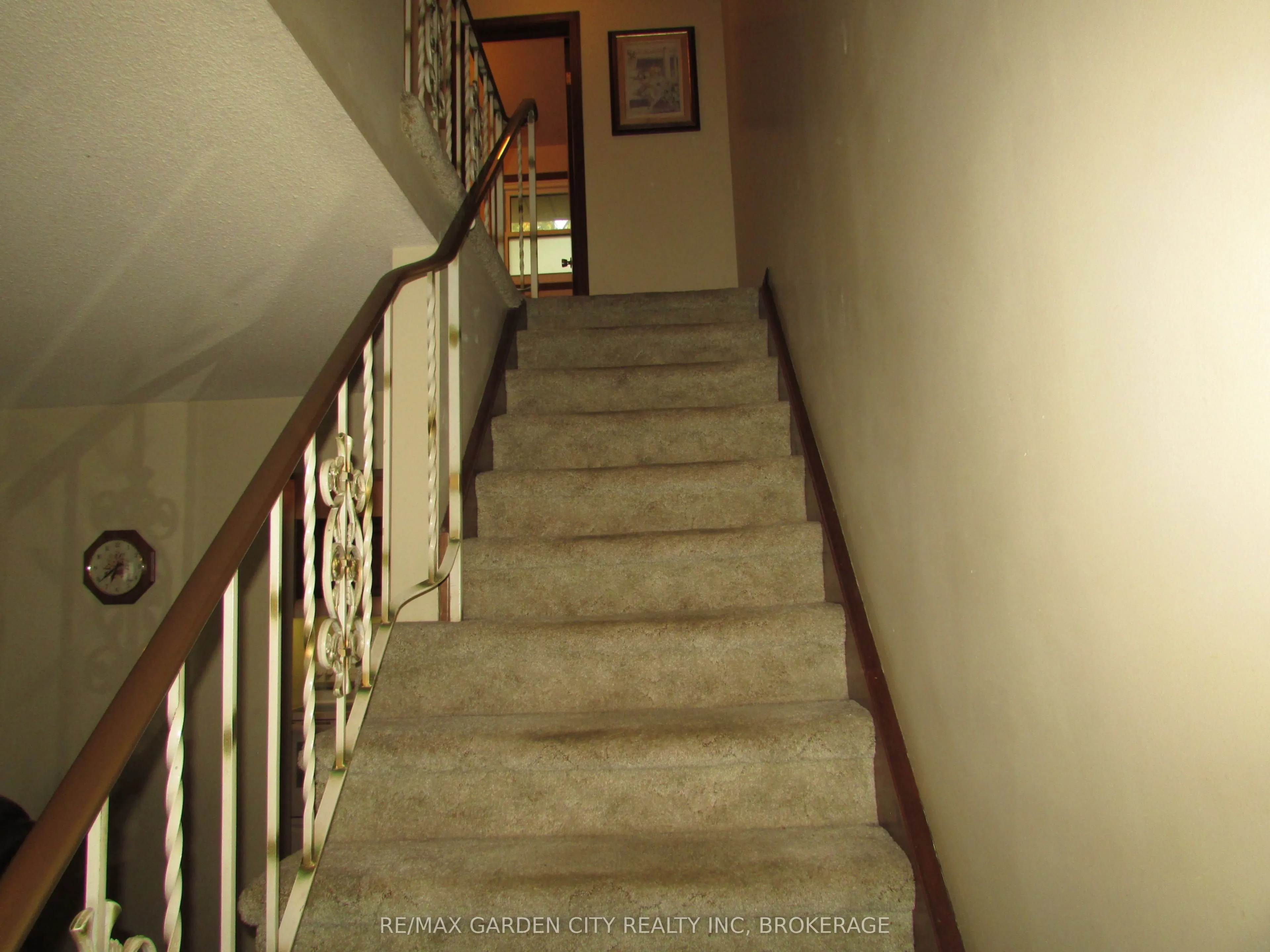 32 Greystone Crescent