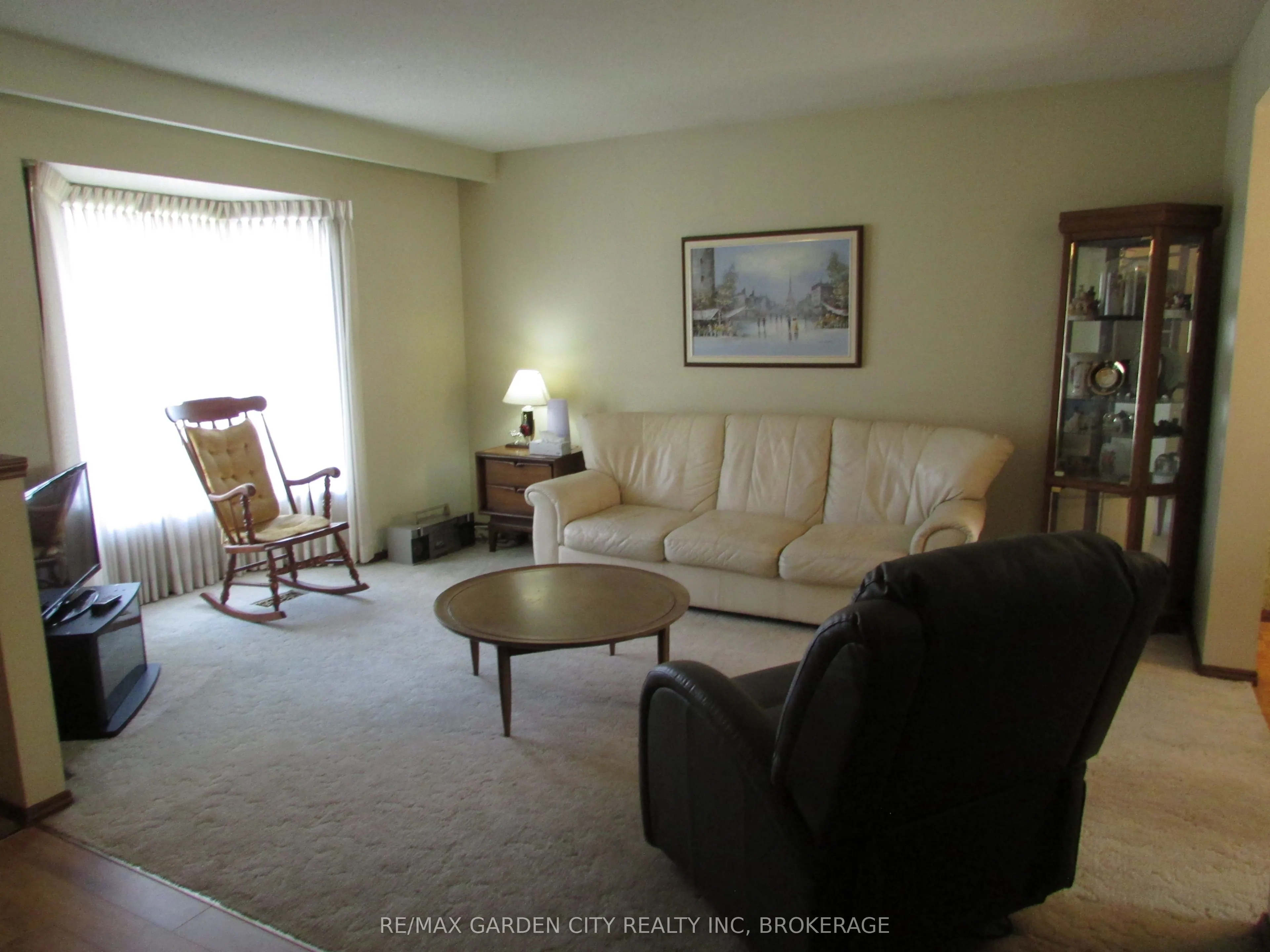 32 Greystone Crescent