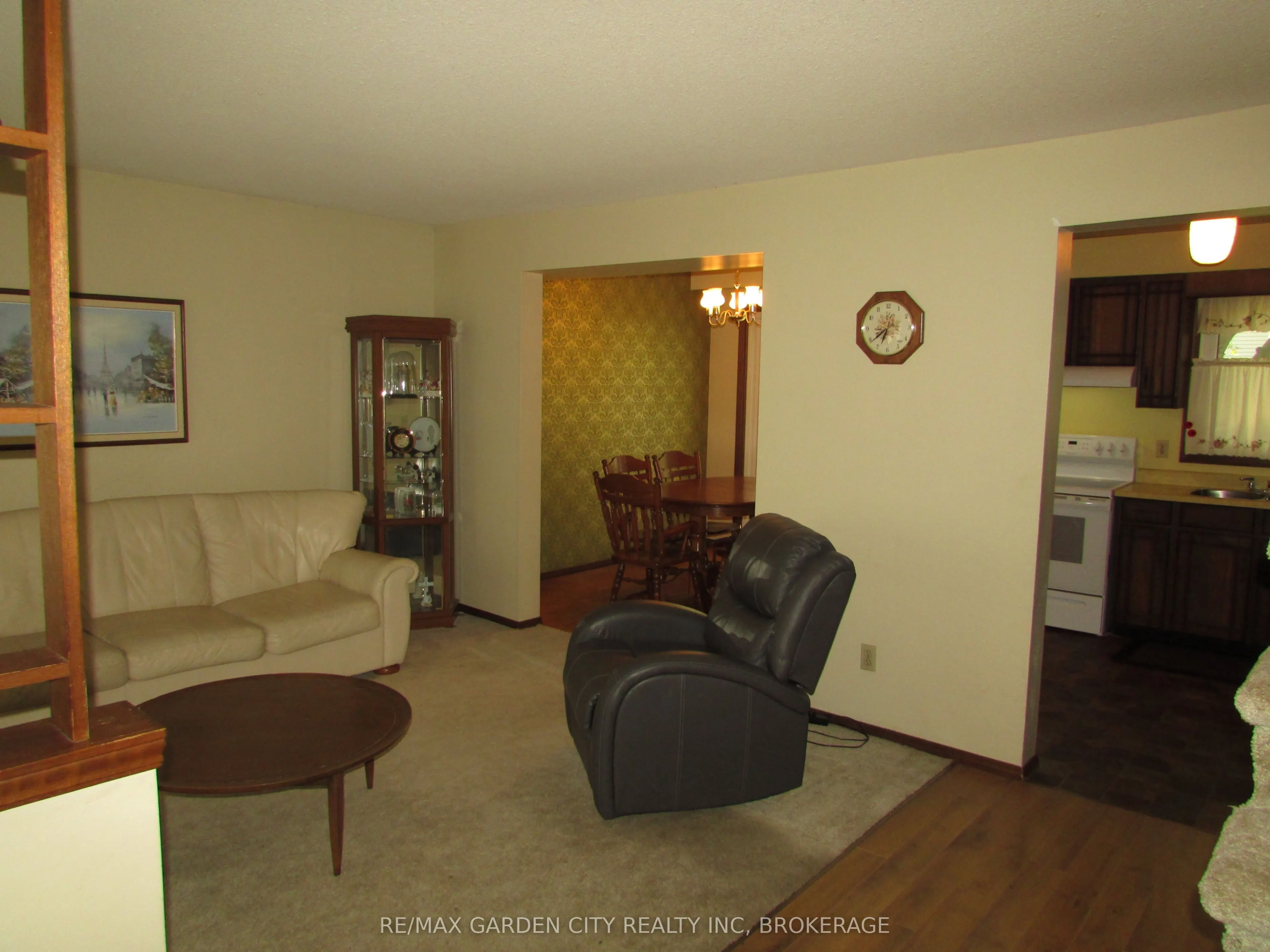 32 Greystone Crescent