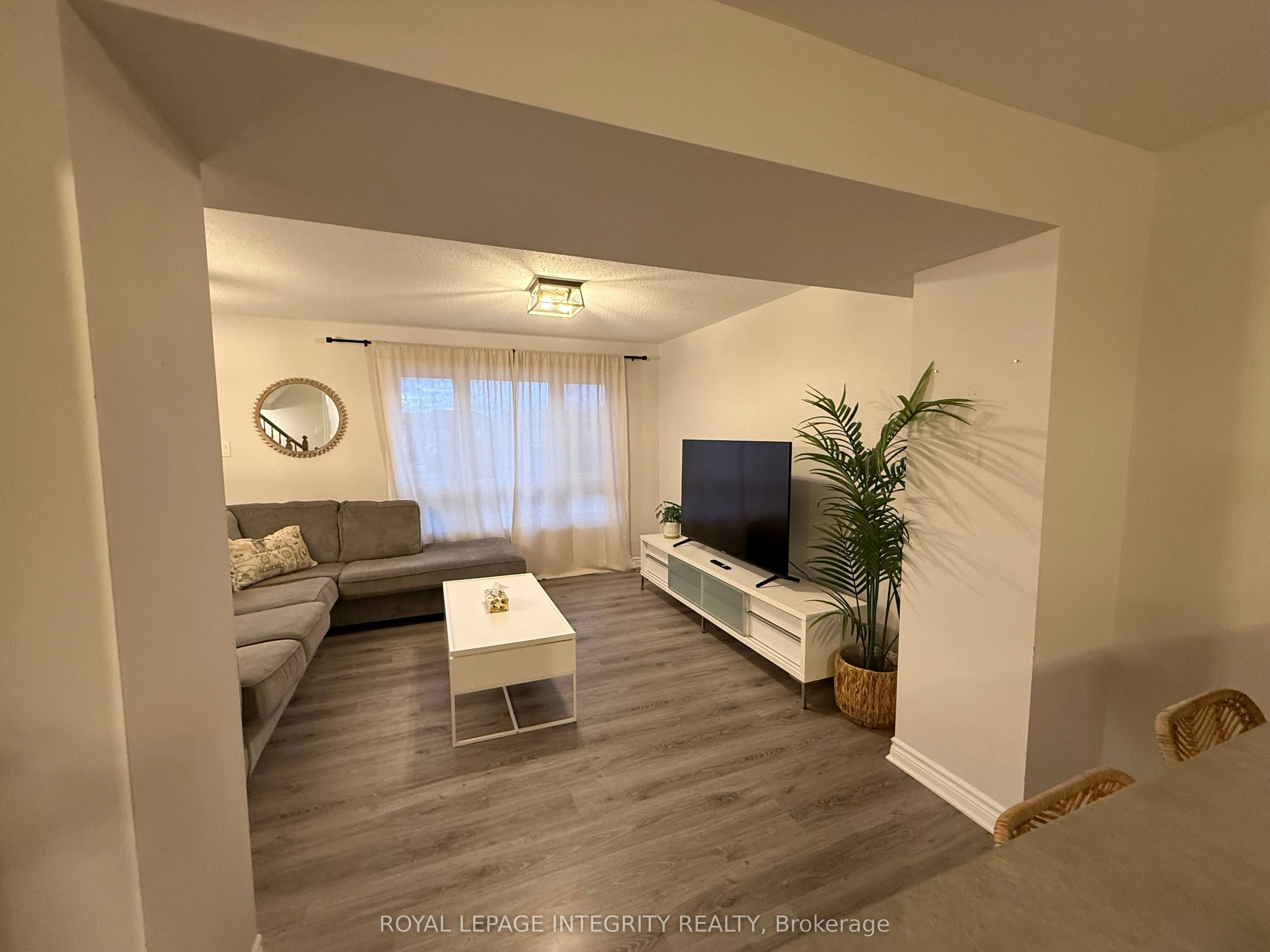 96 Feathertop Lane S