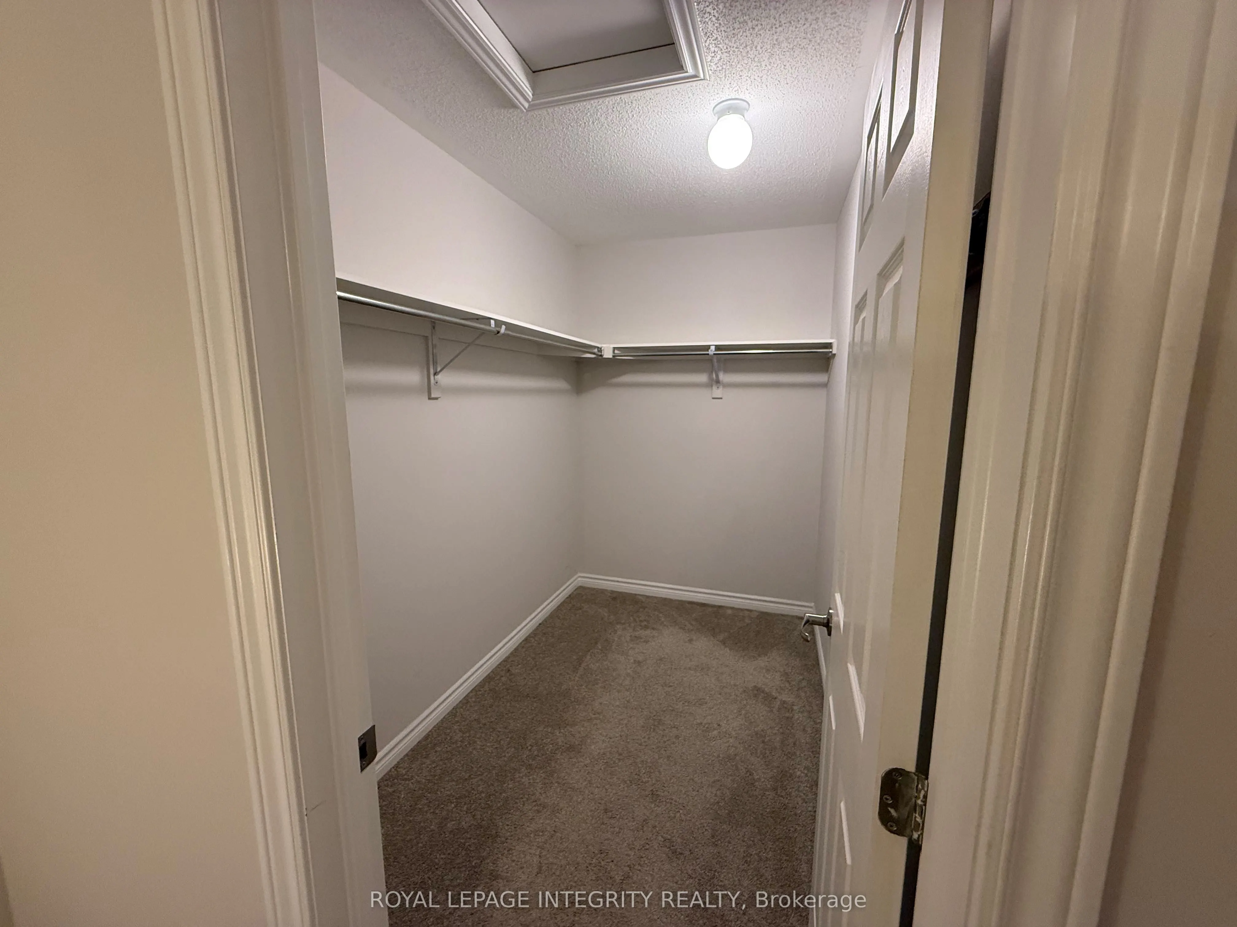 96 Feathertop Lane S