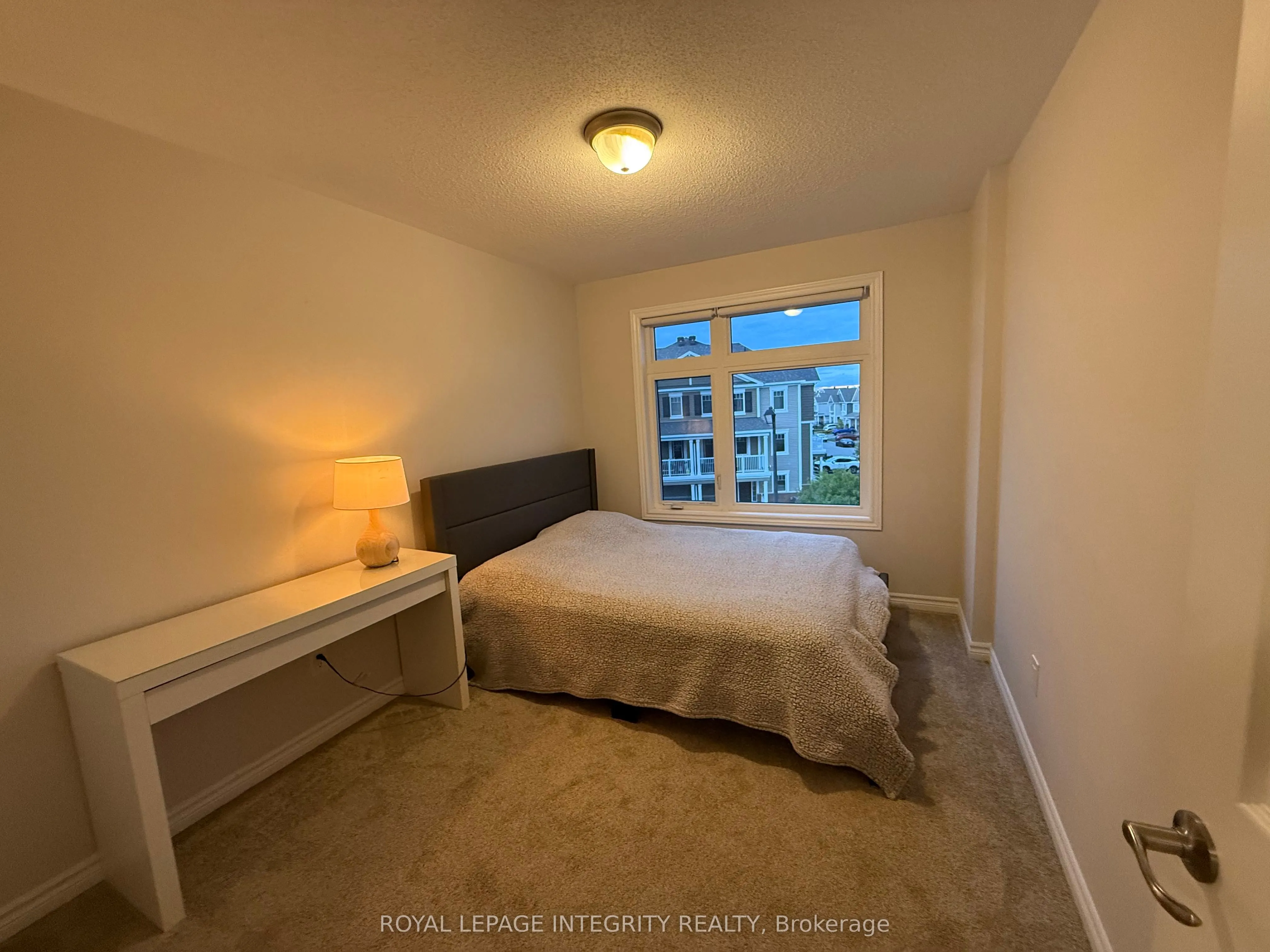 96 Feathertop Lane S
