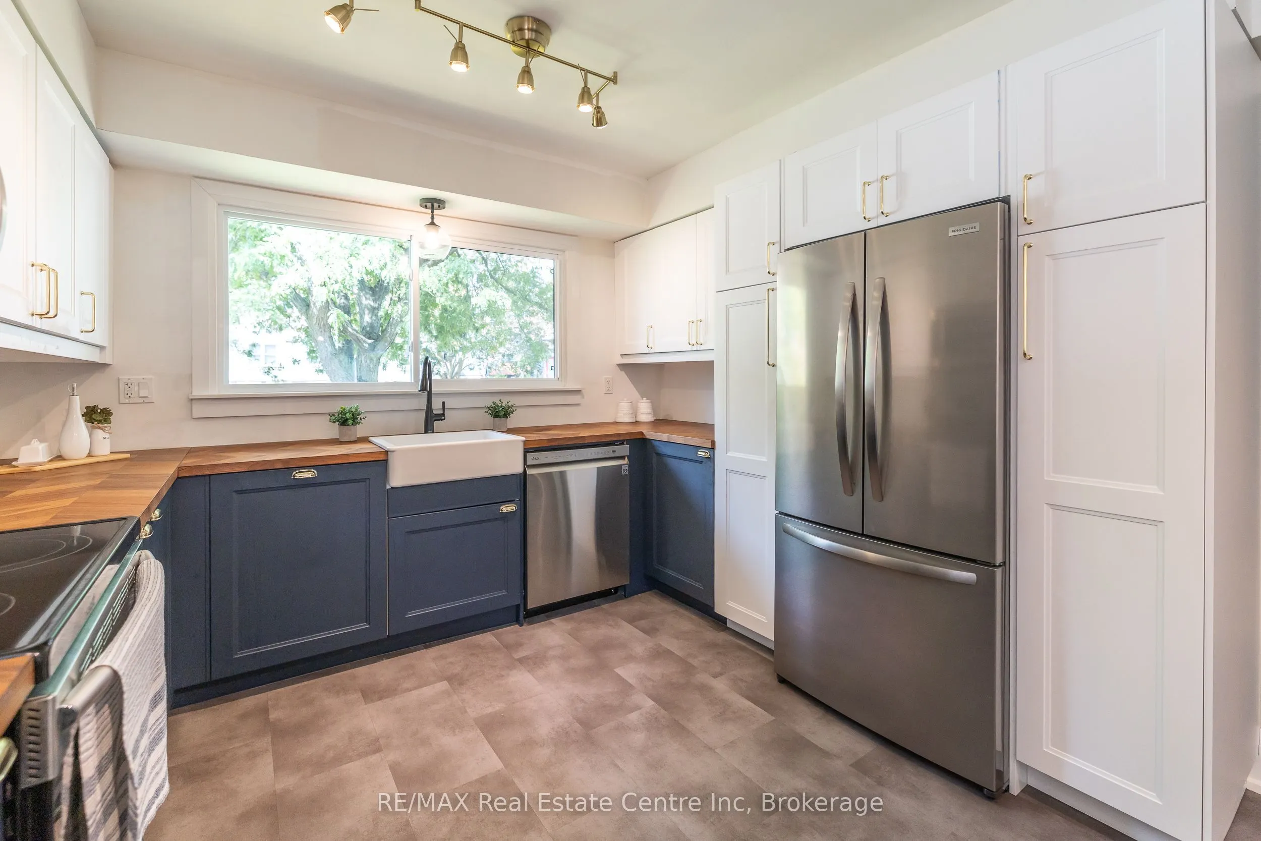 34 Woodridge Drive