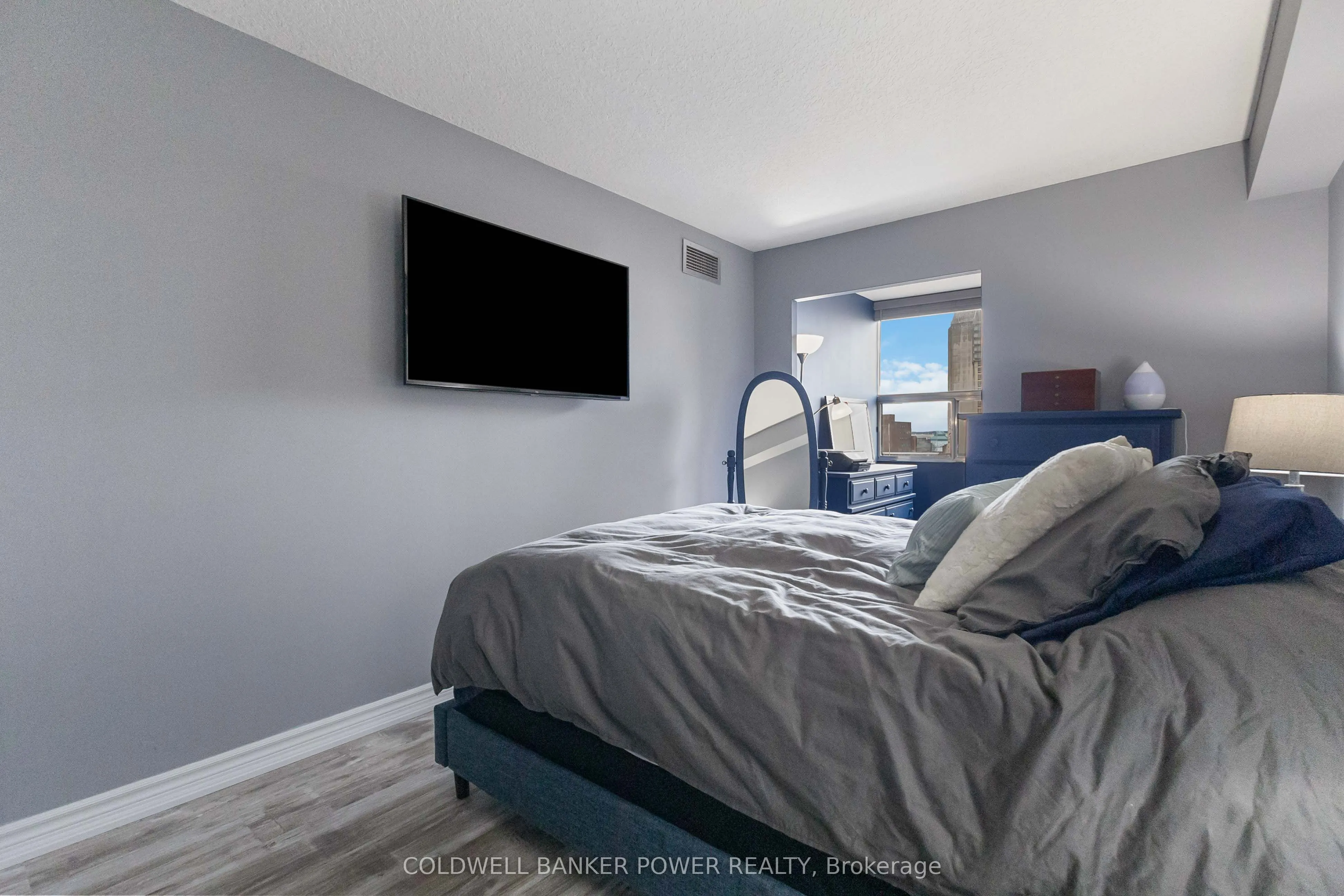389 Dundas Street, #604