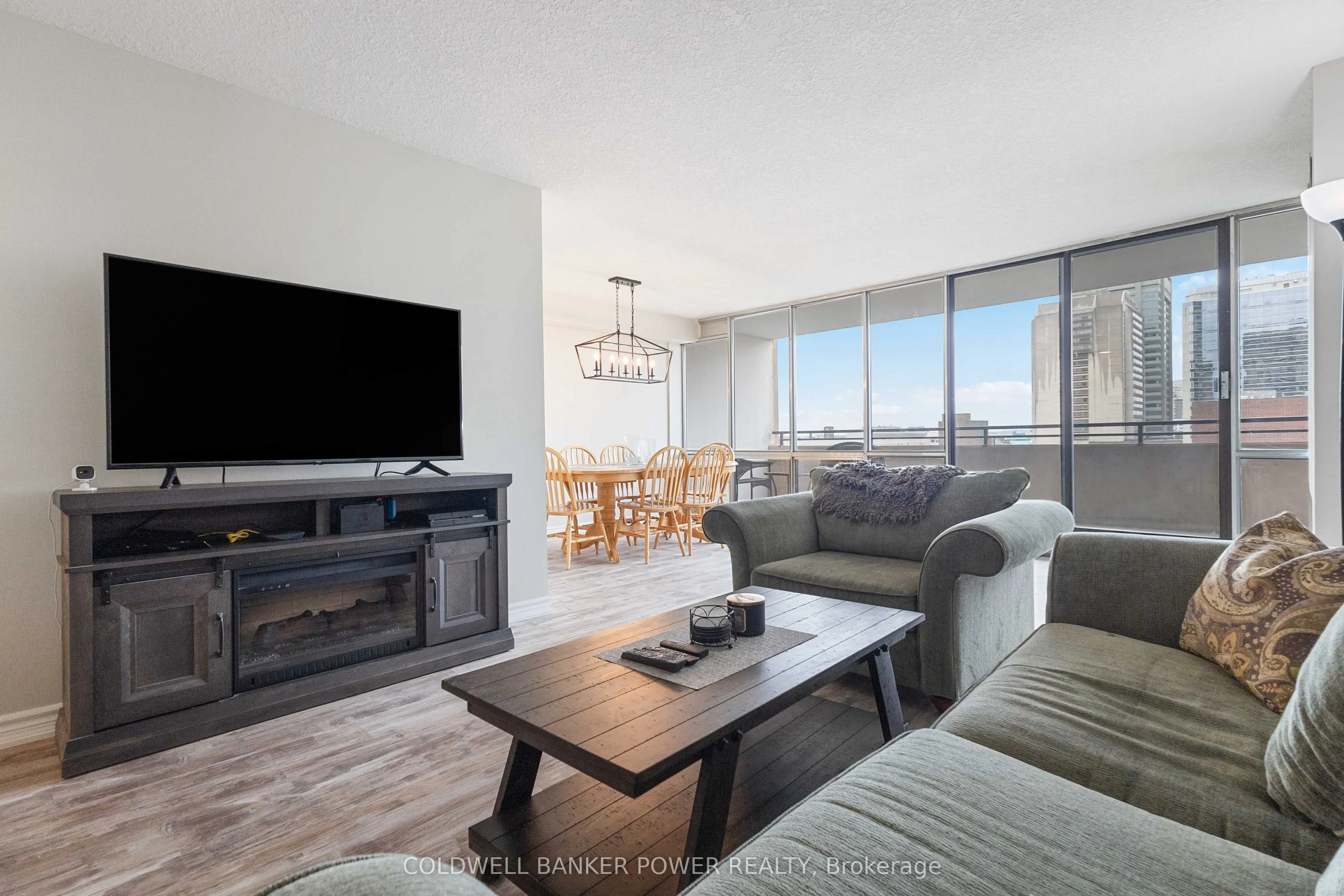 389 Dundas Street, #604