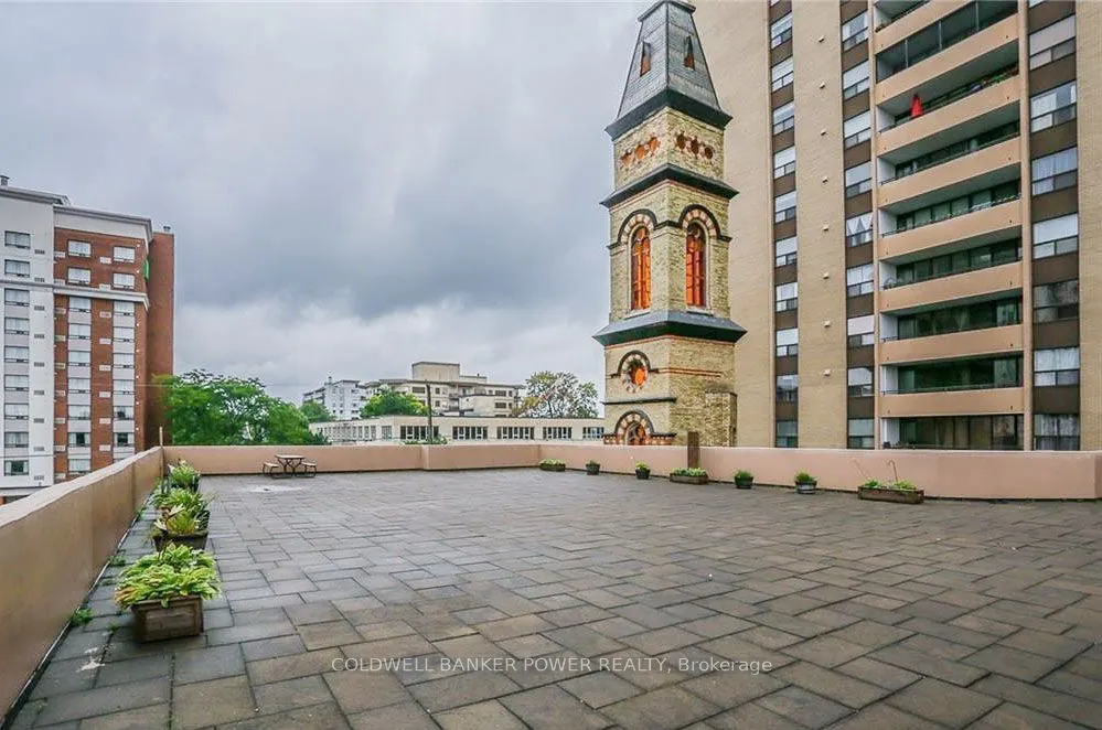389 Dundas Street, #604