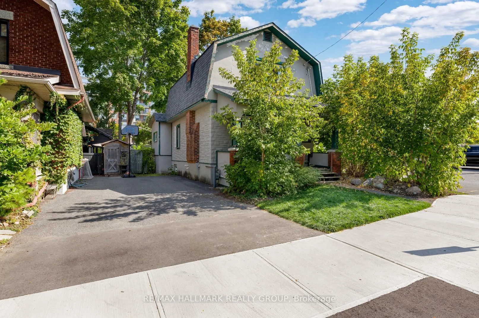 153 Huron Avenue N