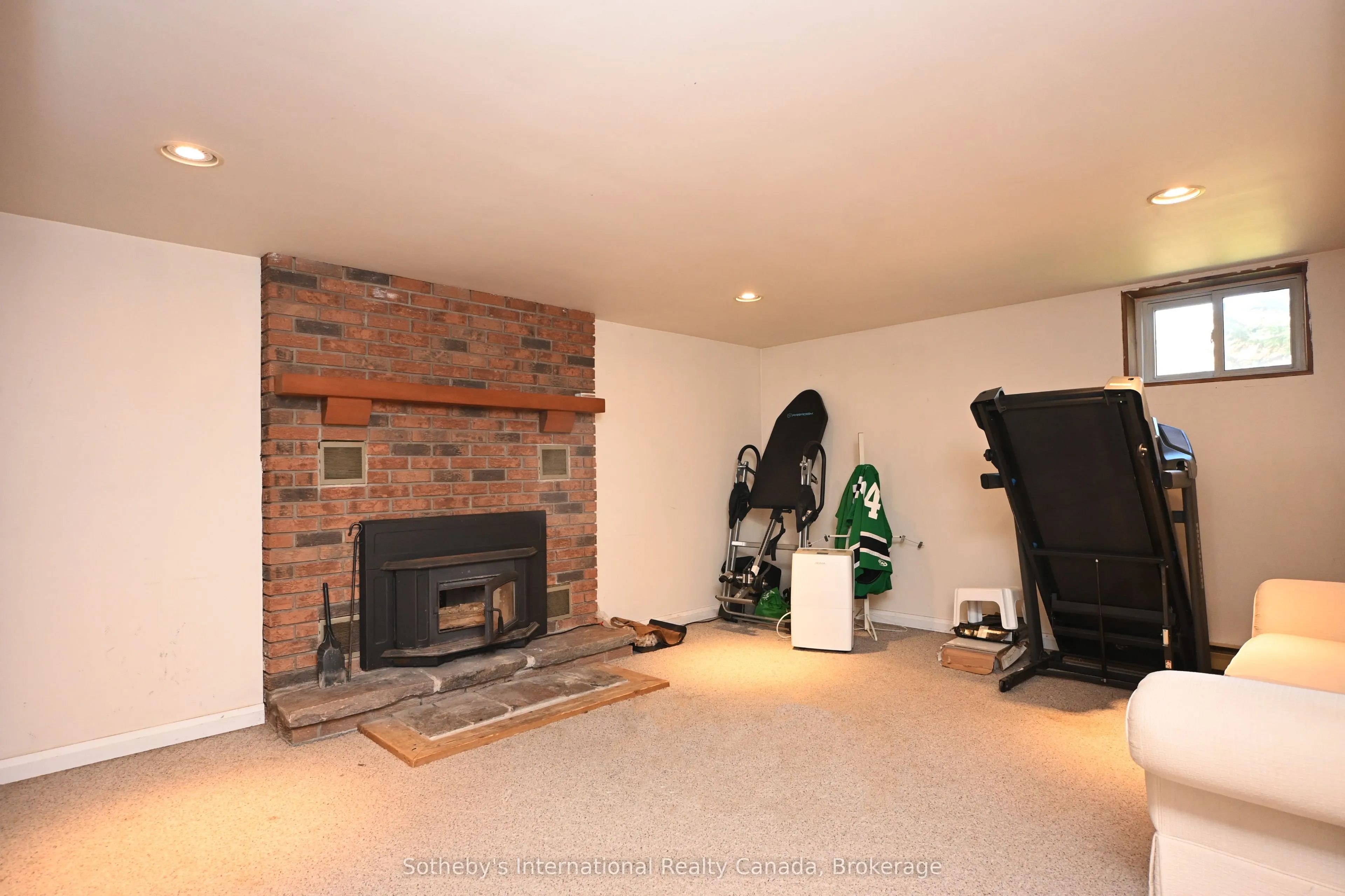 6 Pleasantview Drive