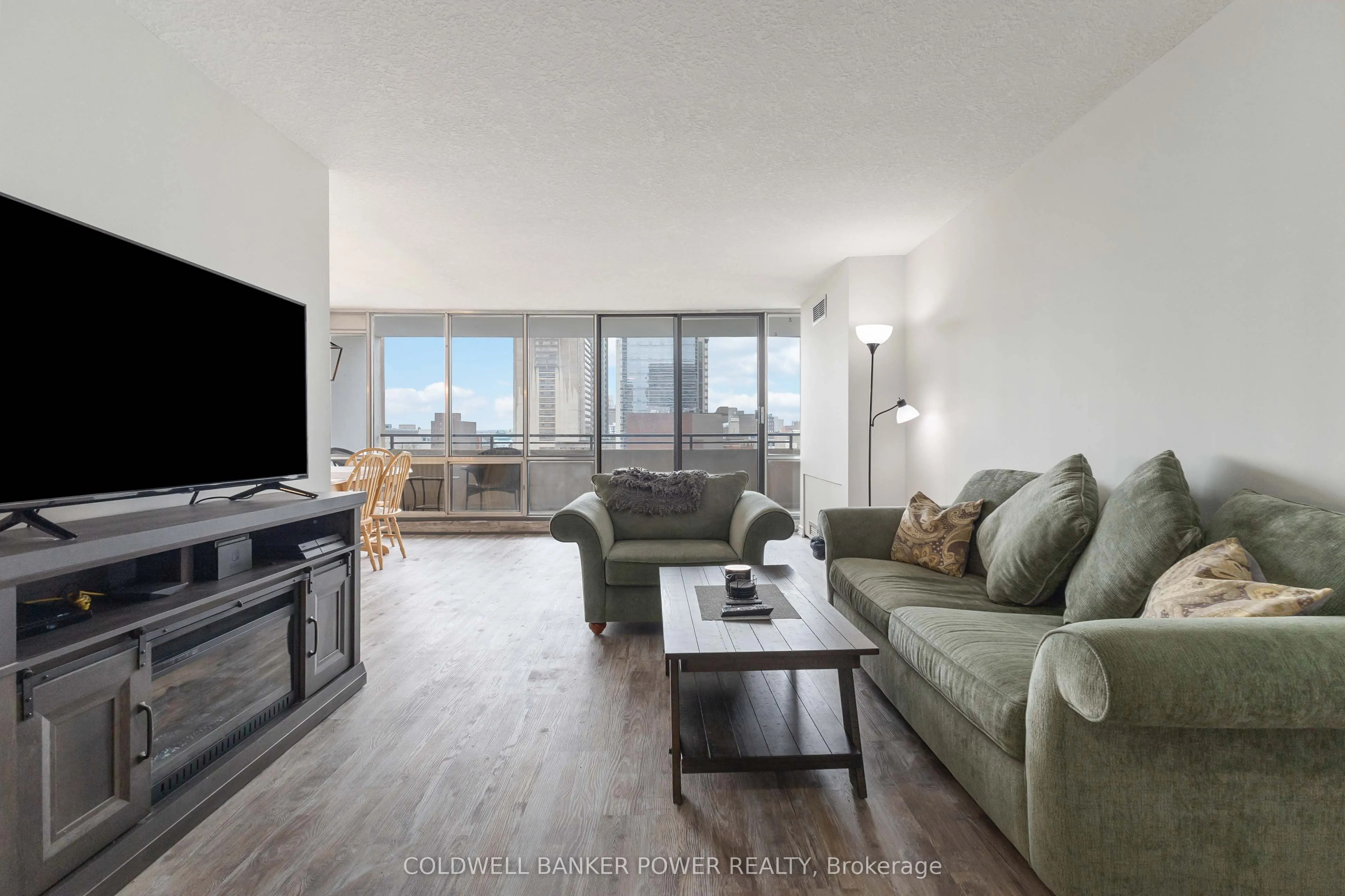 389 Dundas Street, #604