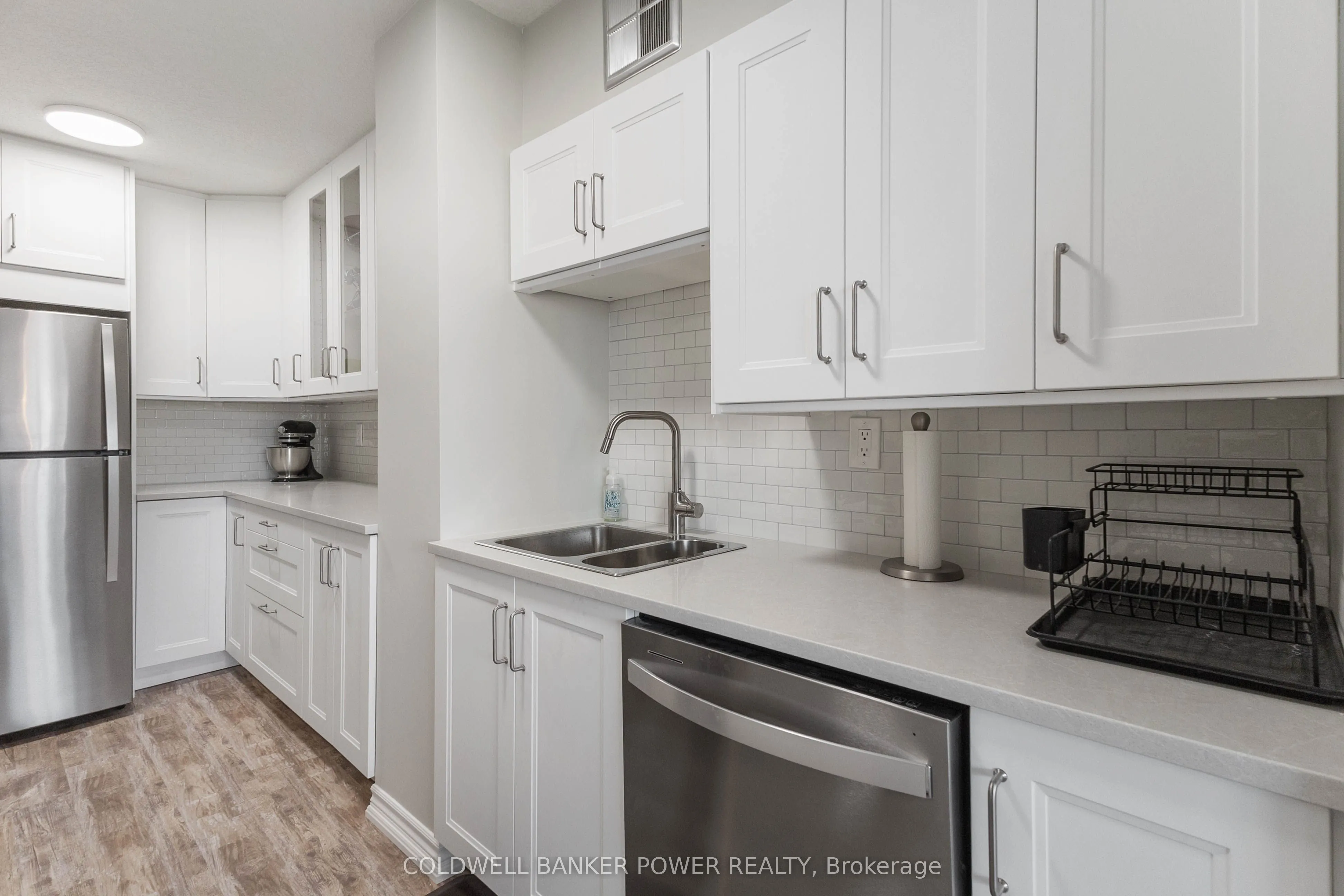 389 Dundas Street, #604