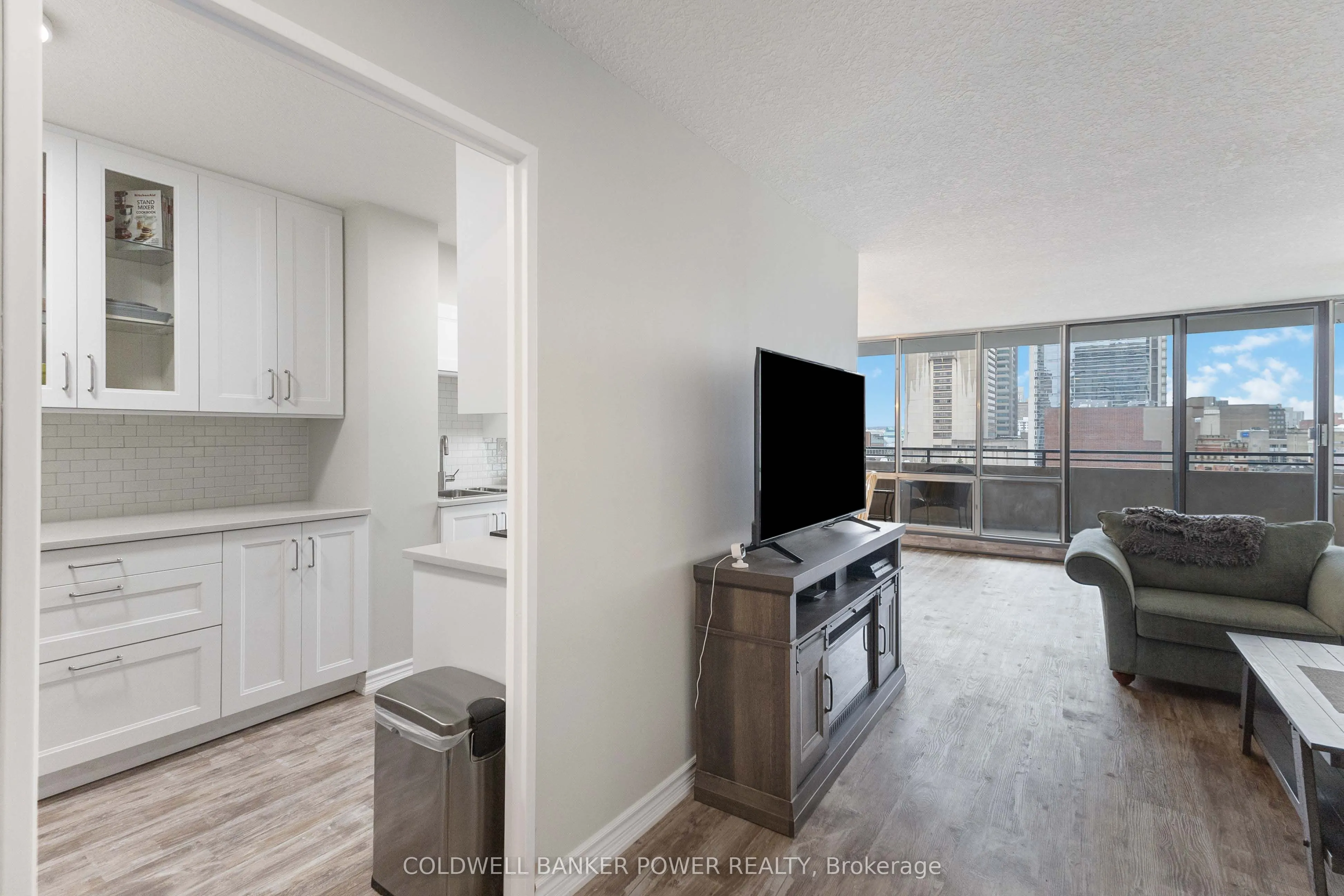 389 Dundas Street, #604