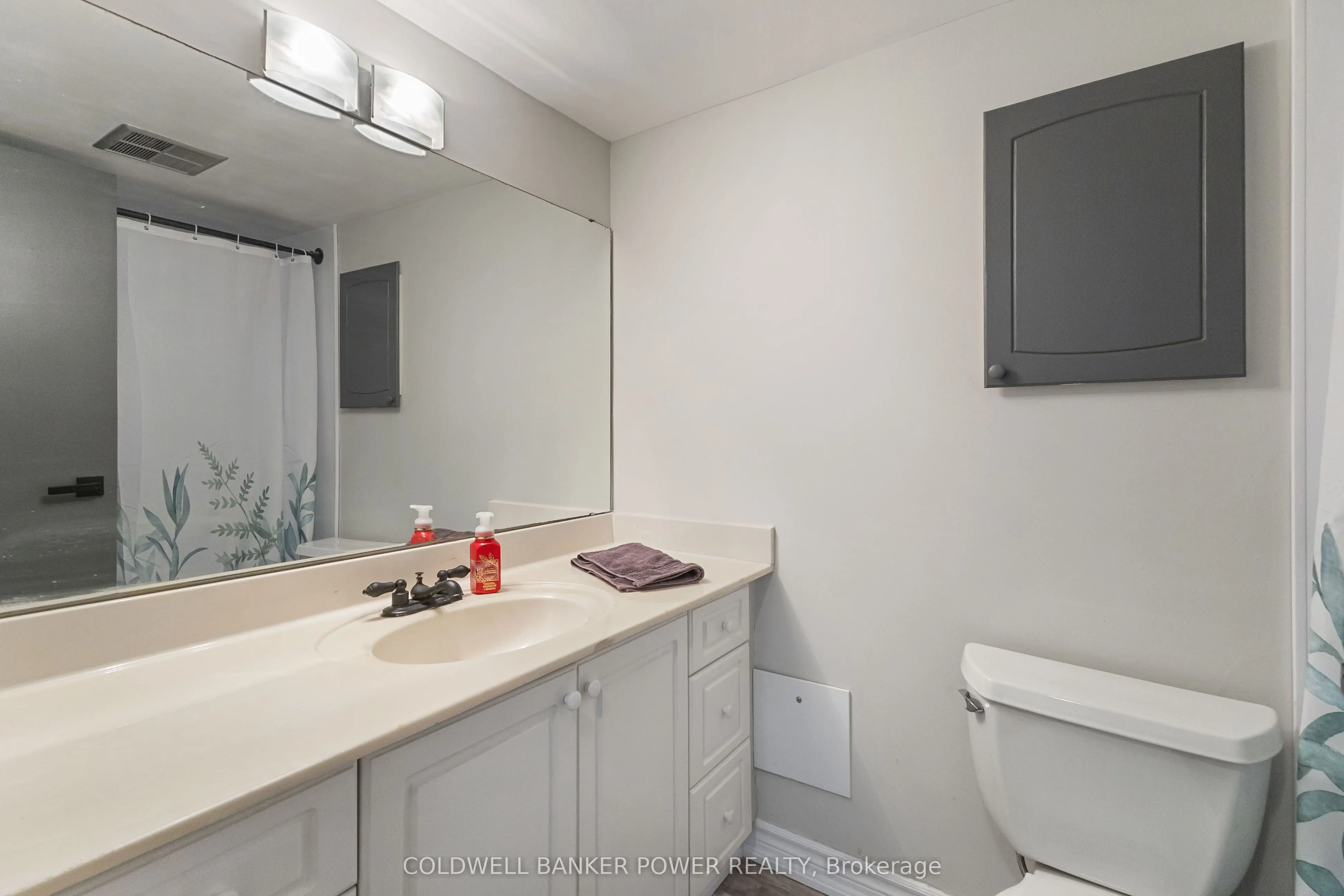 389 Dundas Street, #604