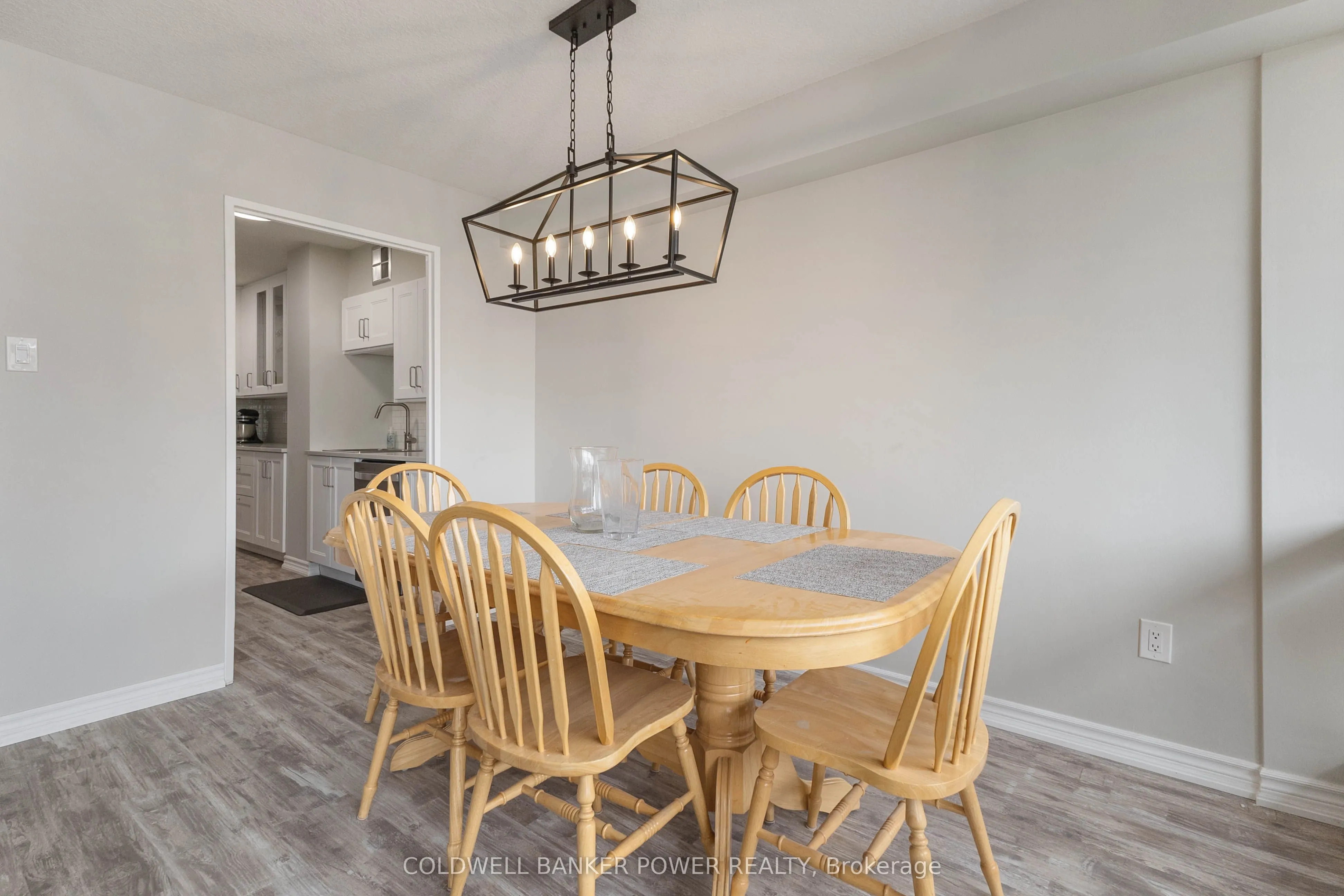 389 Dundas Street, #604