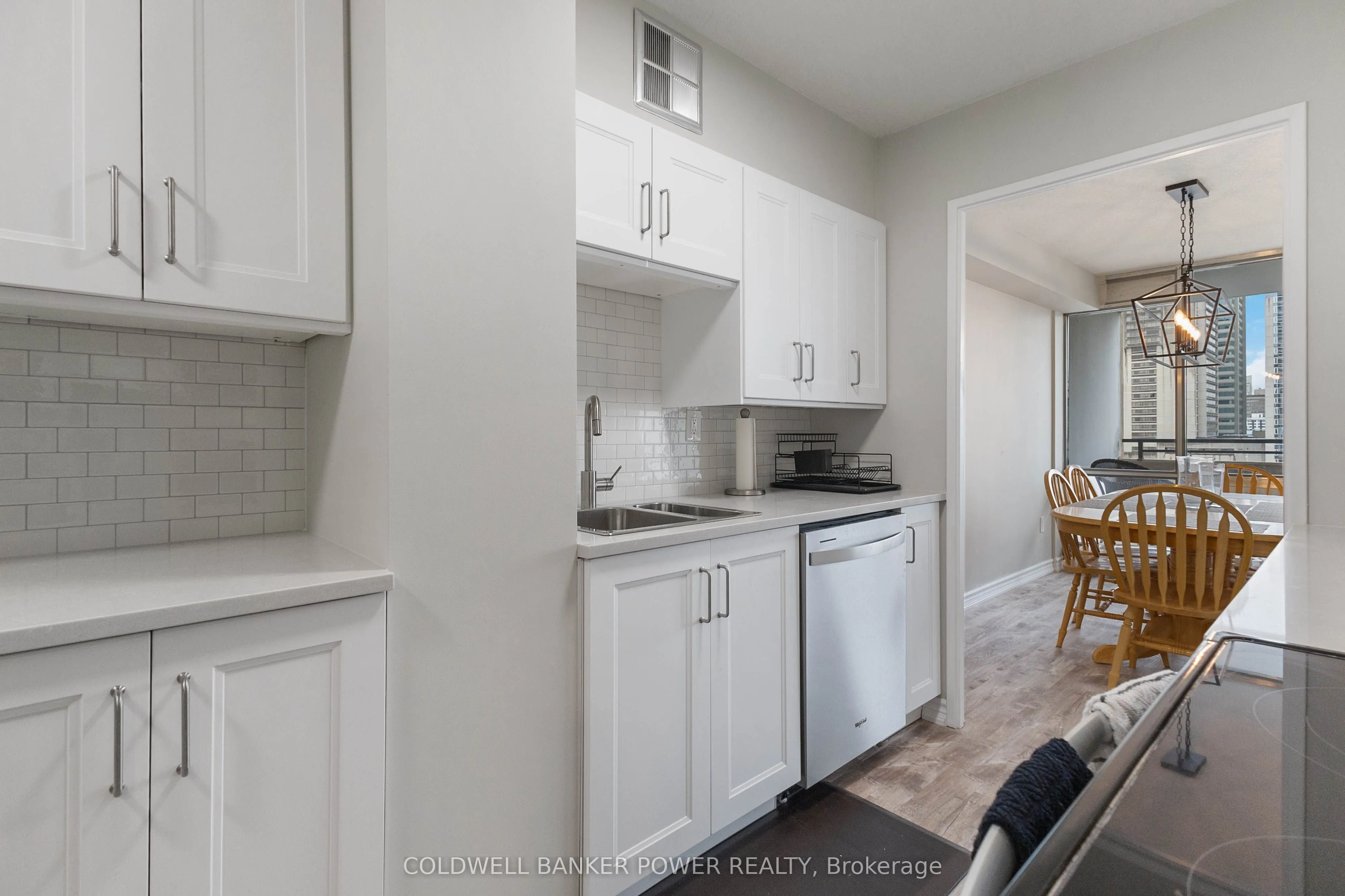 389 Dundas Street, #604