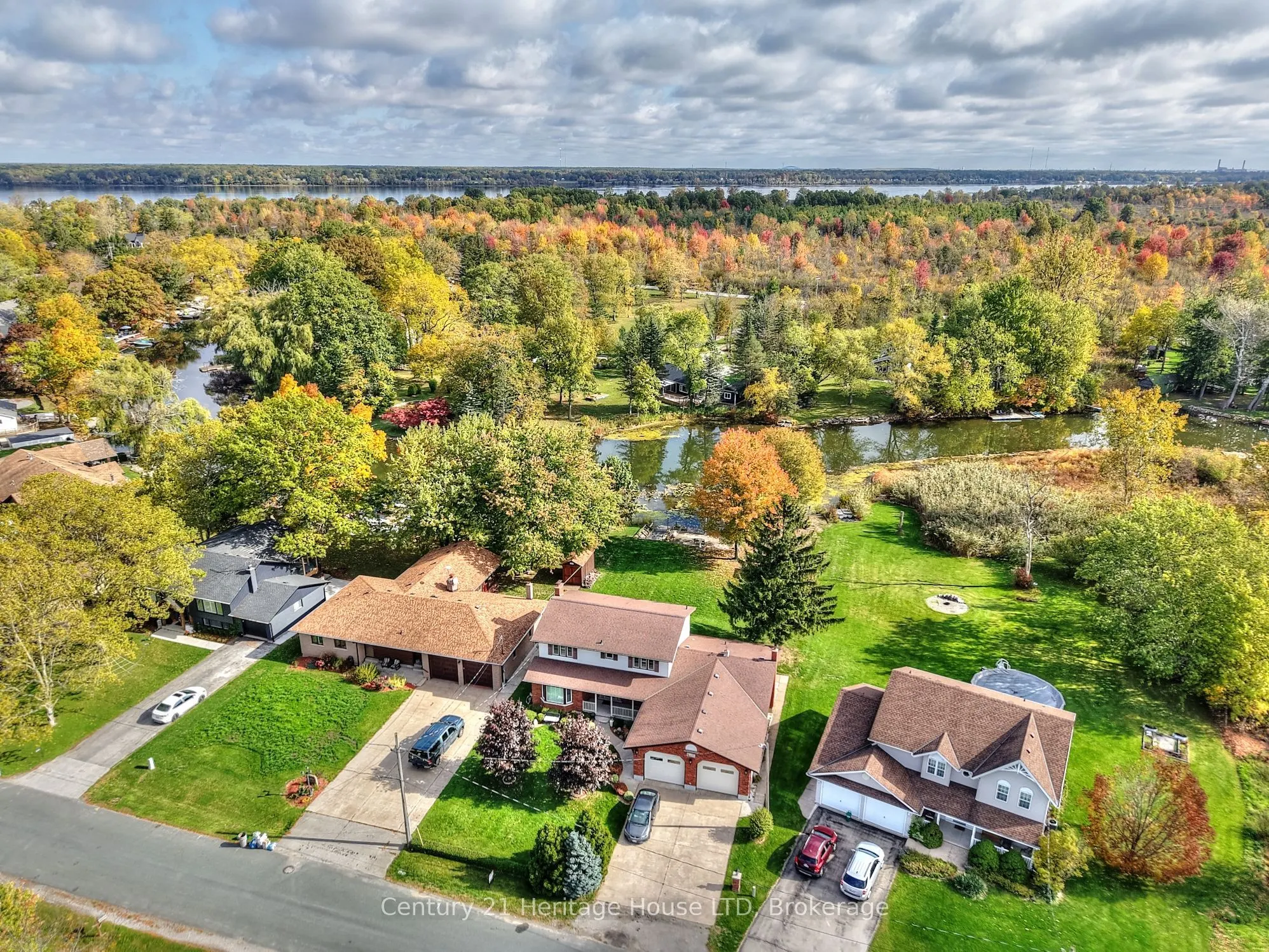 3466 River Trail