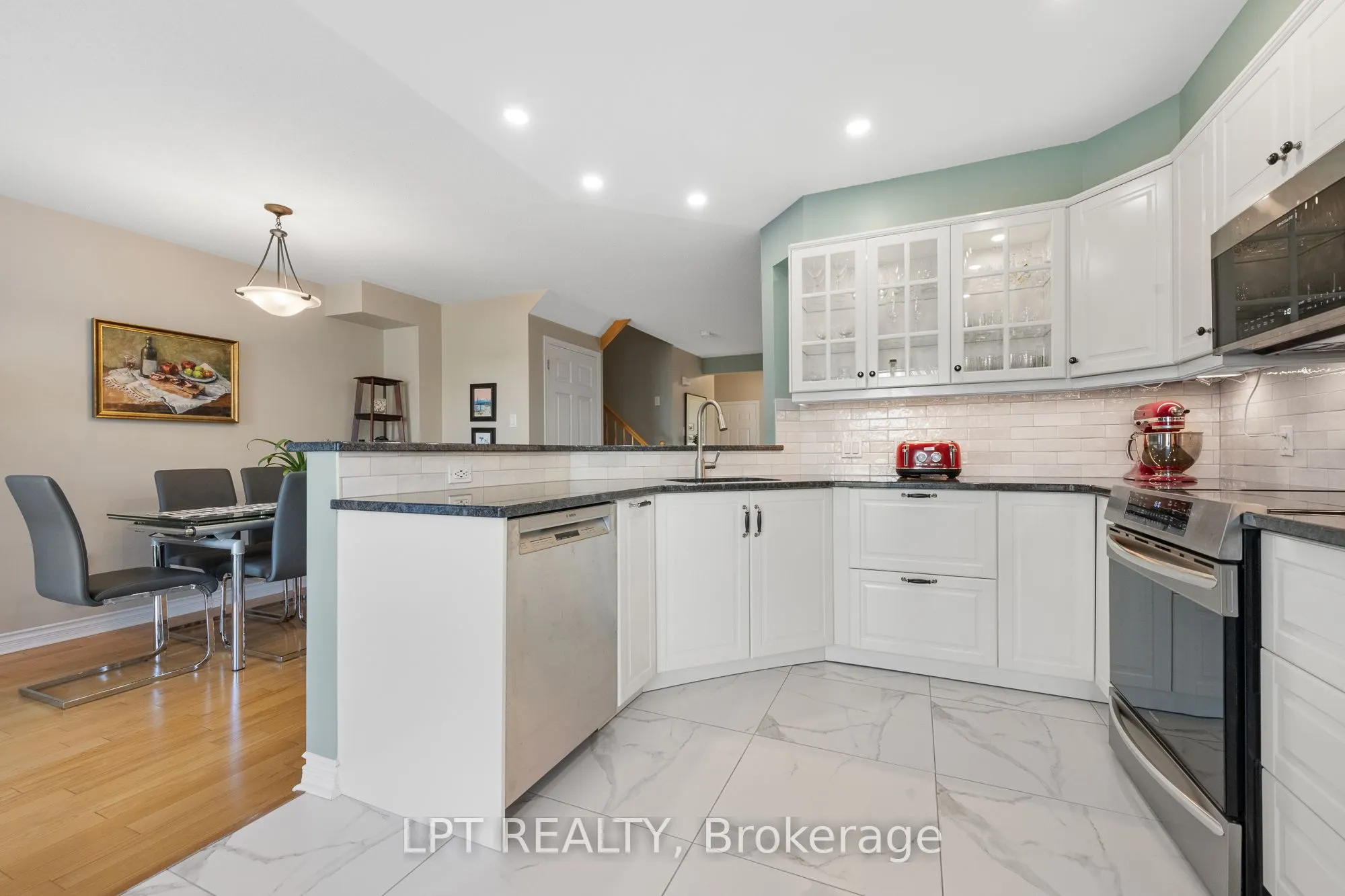 16 Calaveras Avenue