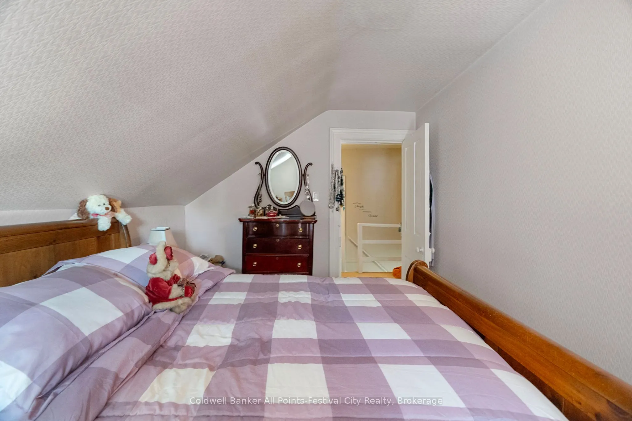31 Victoria Street S