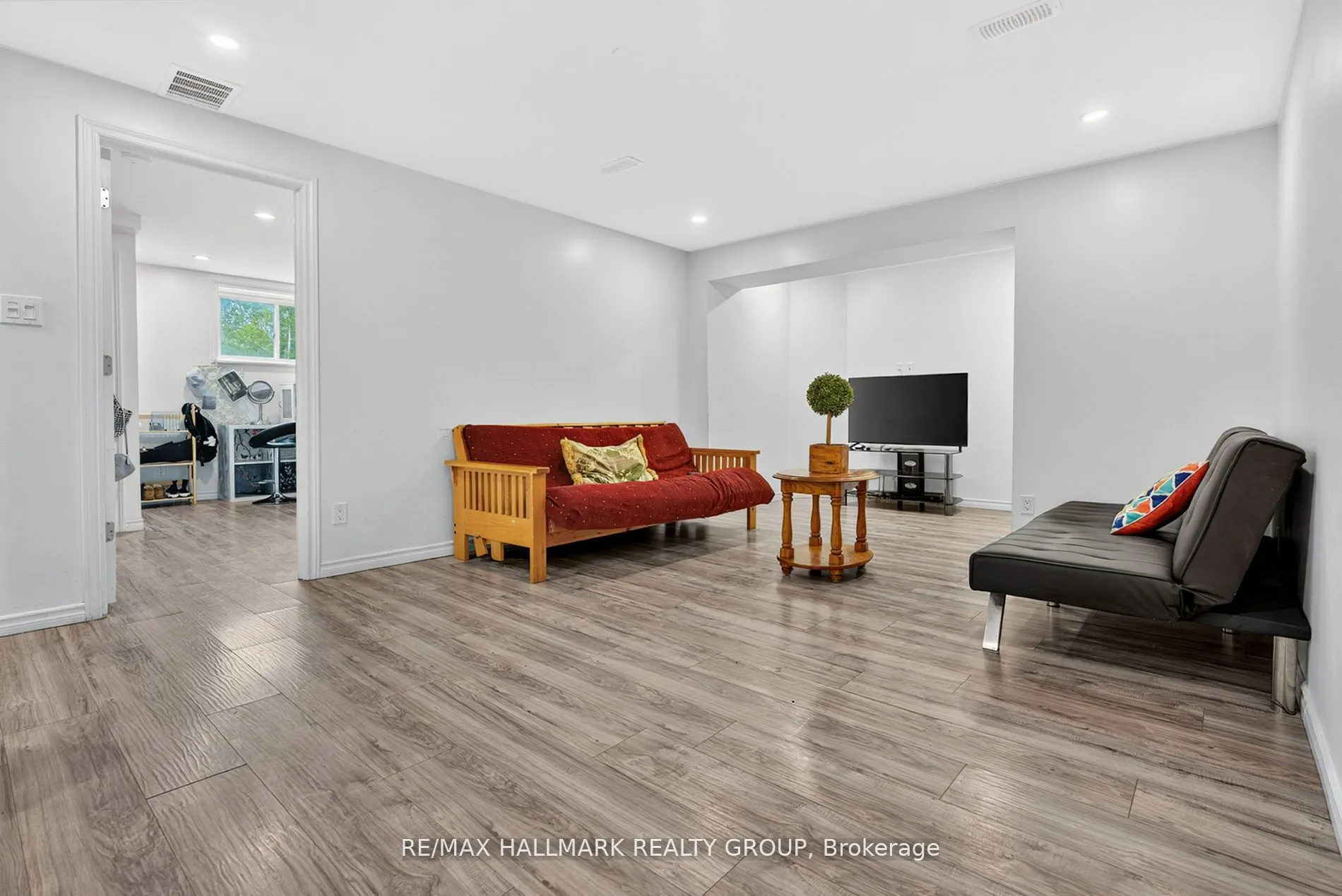 11 Rideau Crossing Crescent