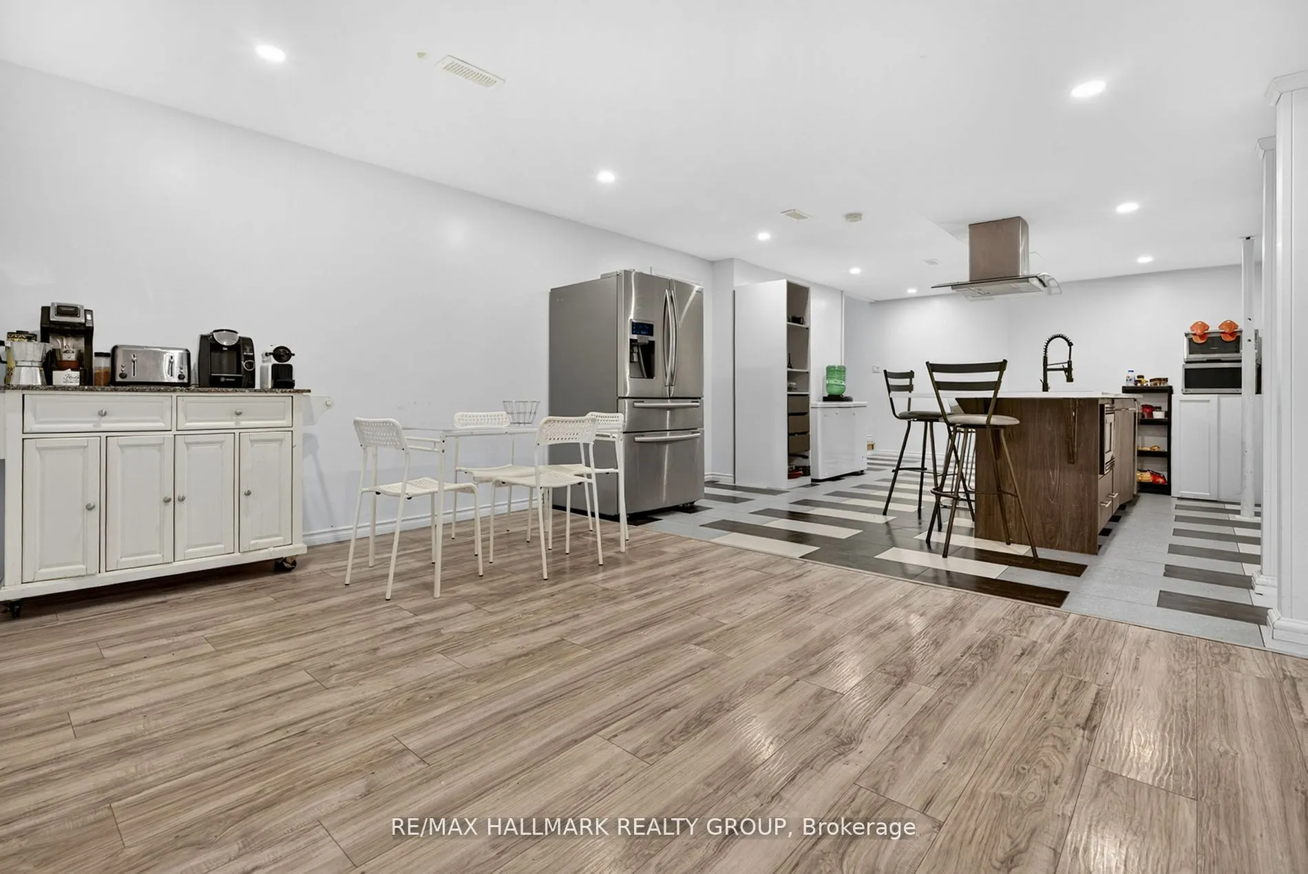 11 Rideau Crossing Crescent