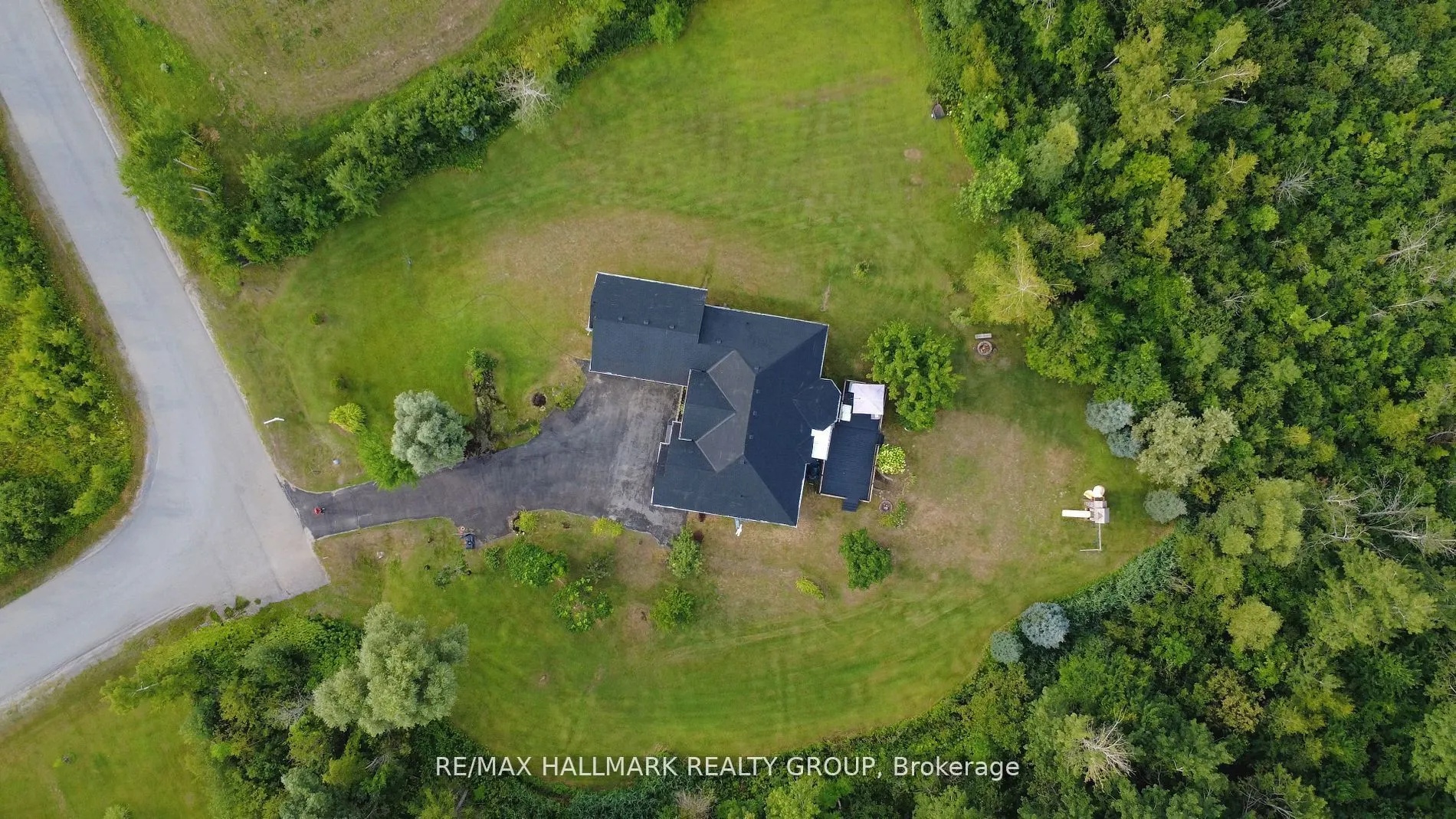 11 Rideau Crossing Crescent
