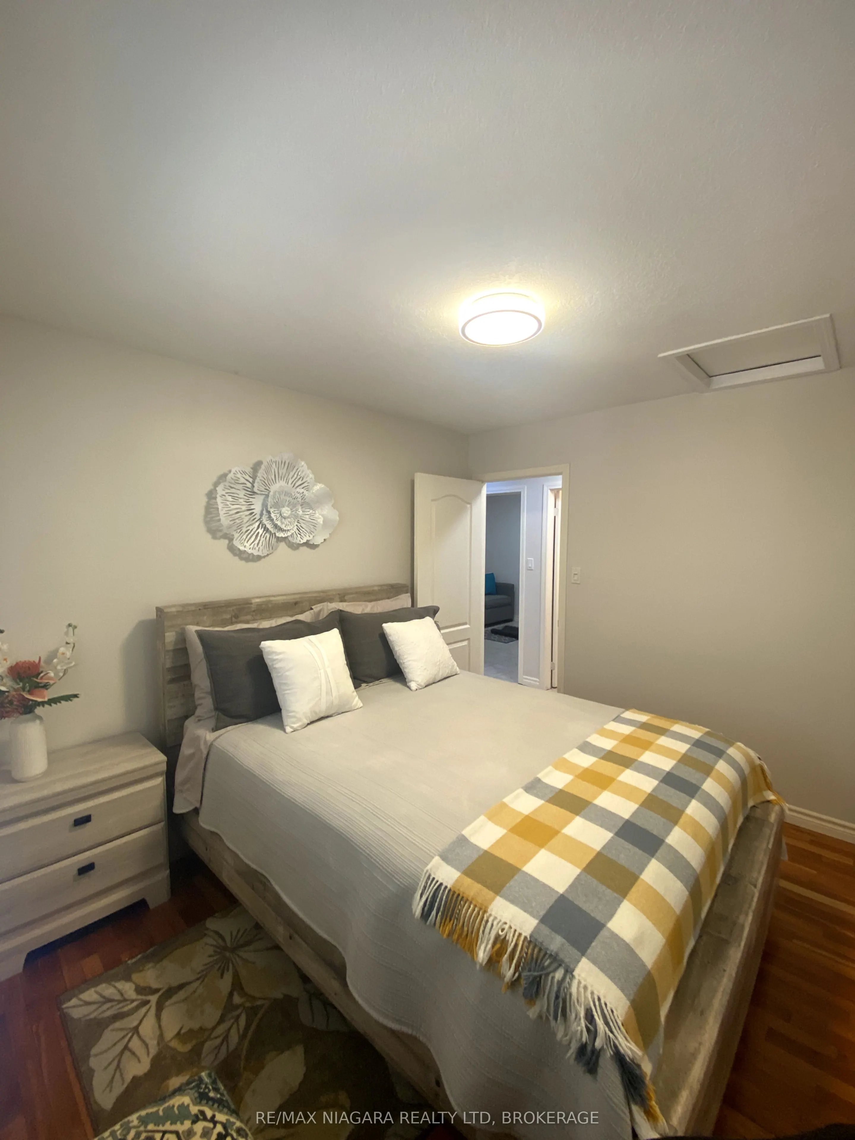 4875 Firelane 18