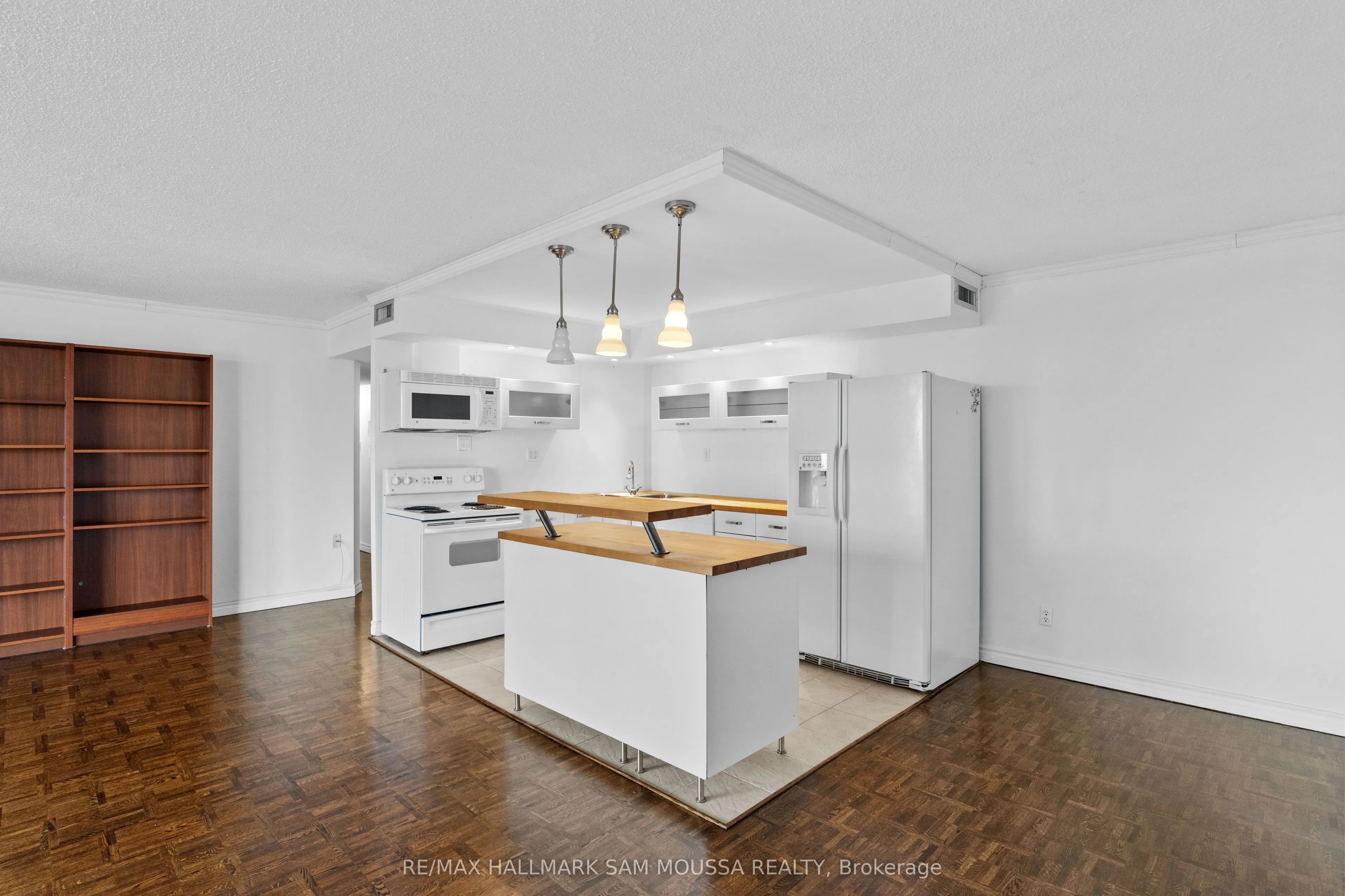 20 Driveway Drive S, #502