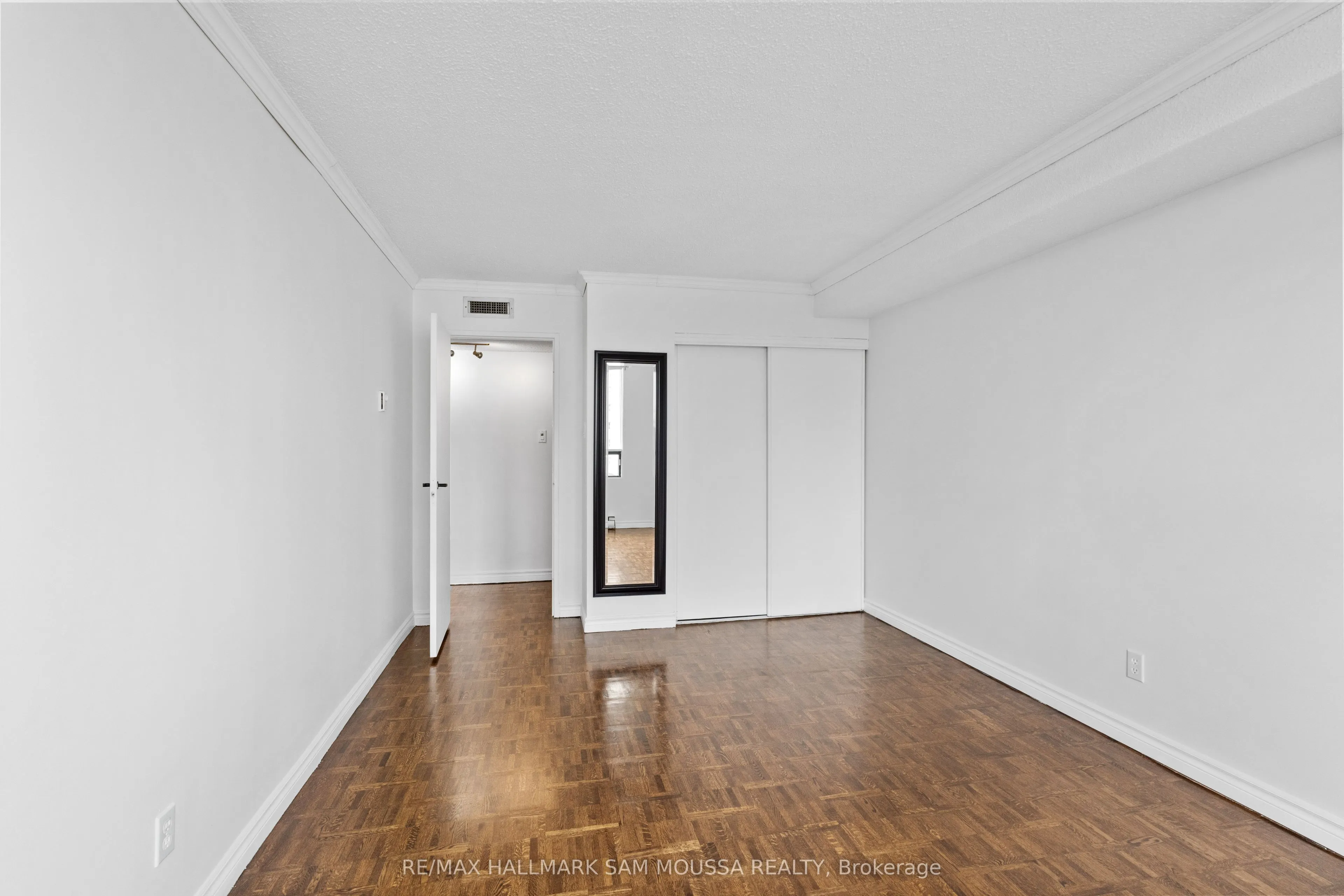 20 Driveway Drive S, #502