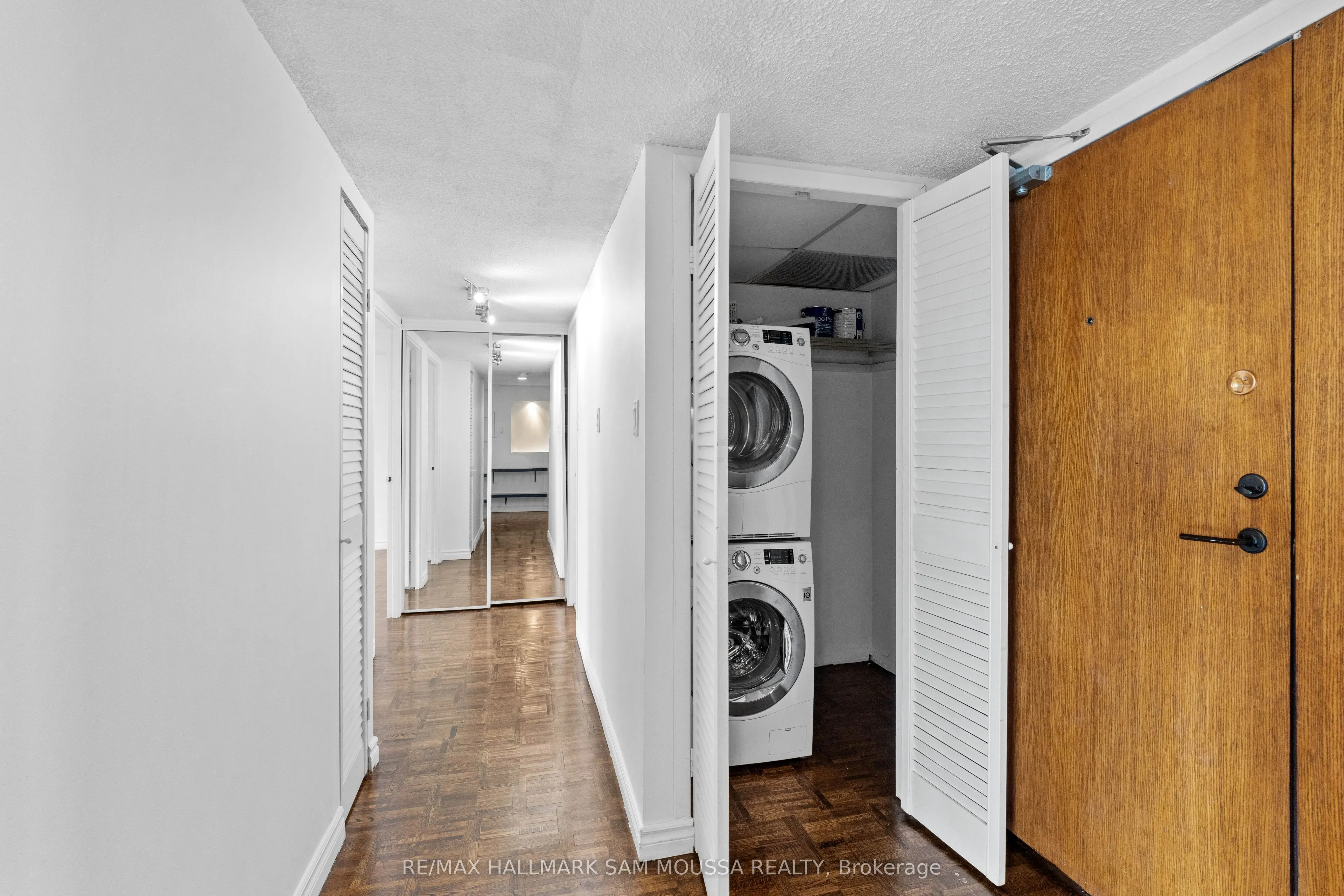 20 Driveway Drive S, #502