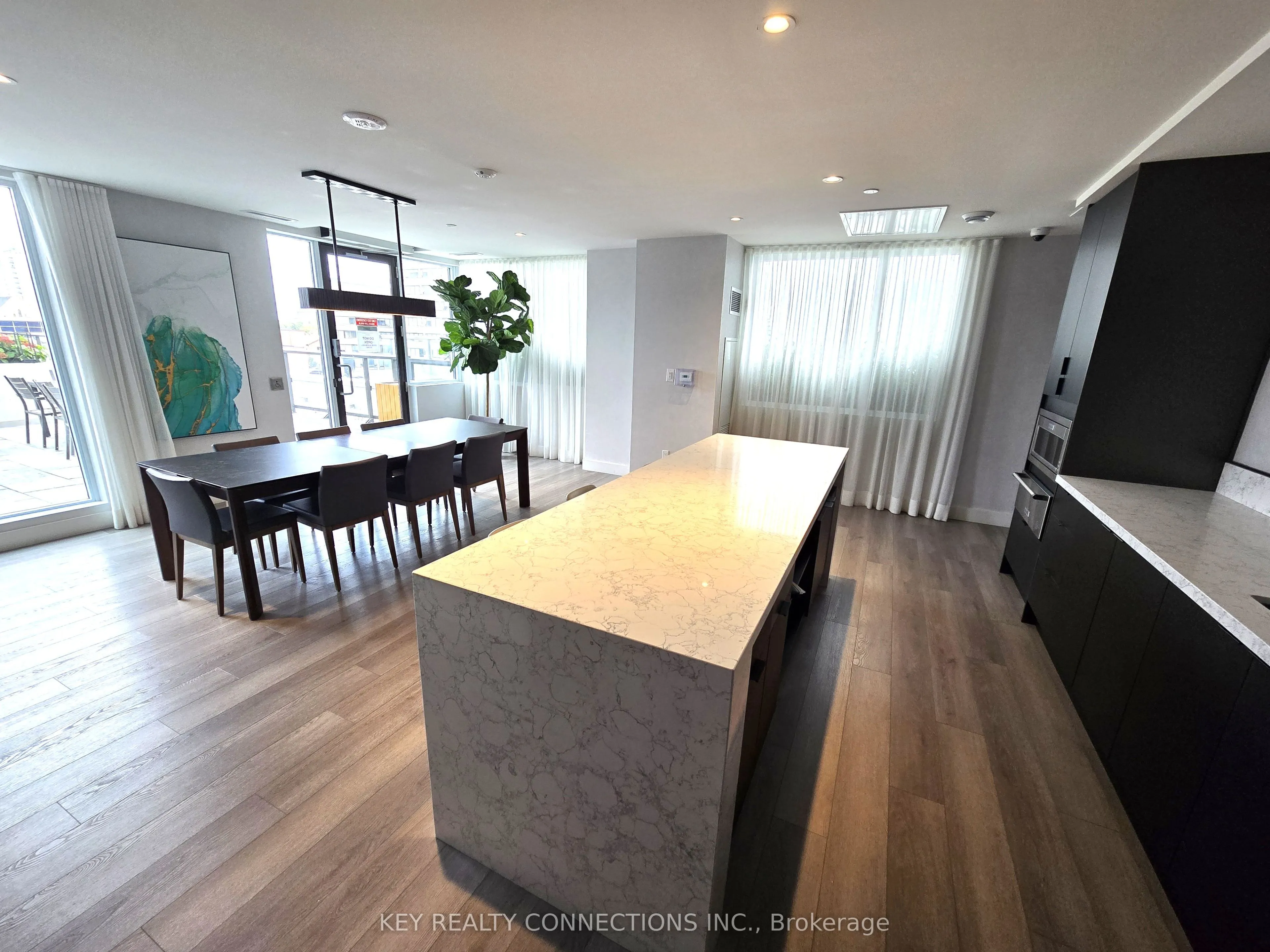 55 Duke Street W, #415
