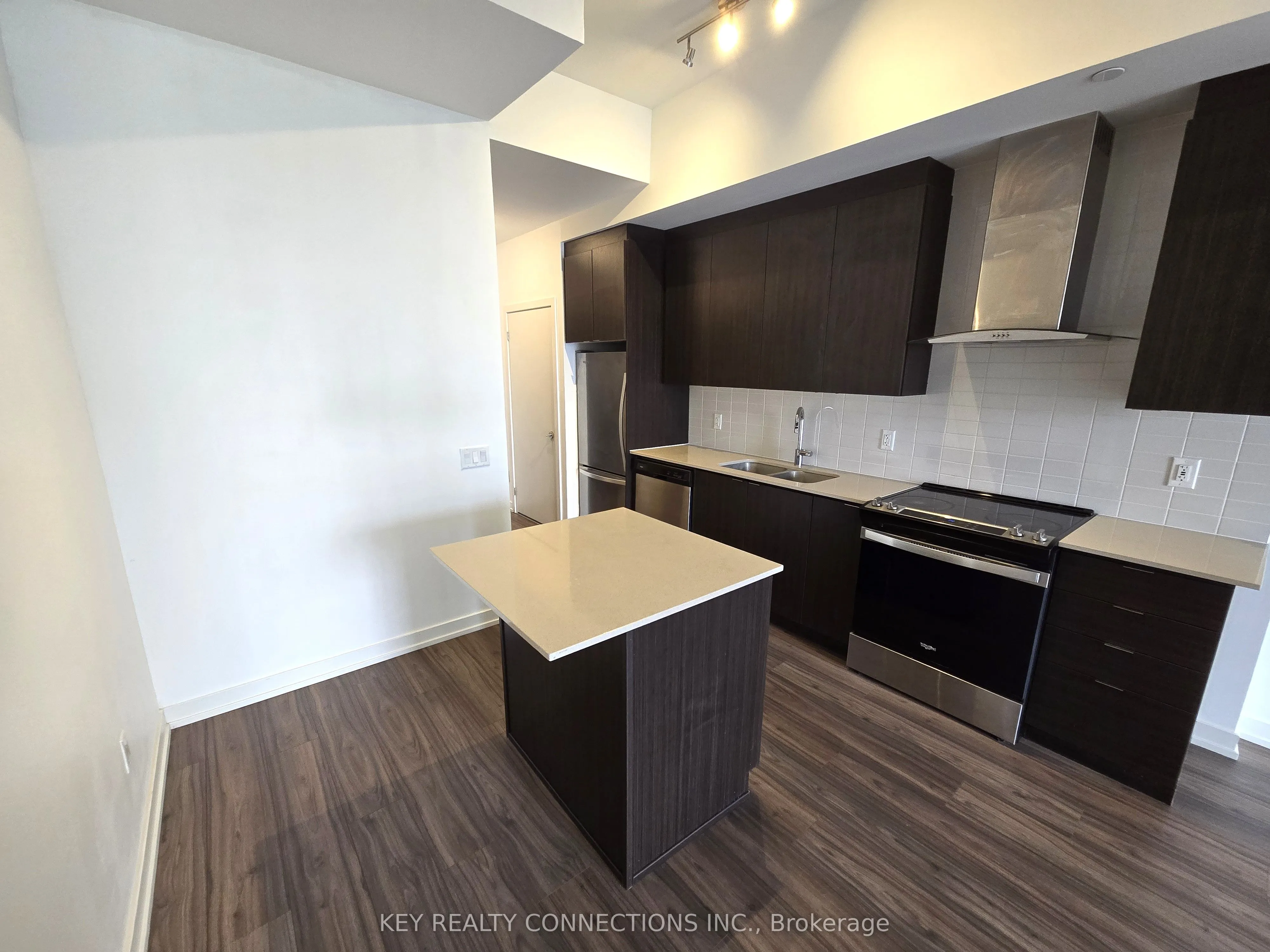 55 Duke Street W, #415