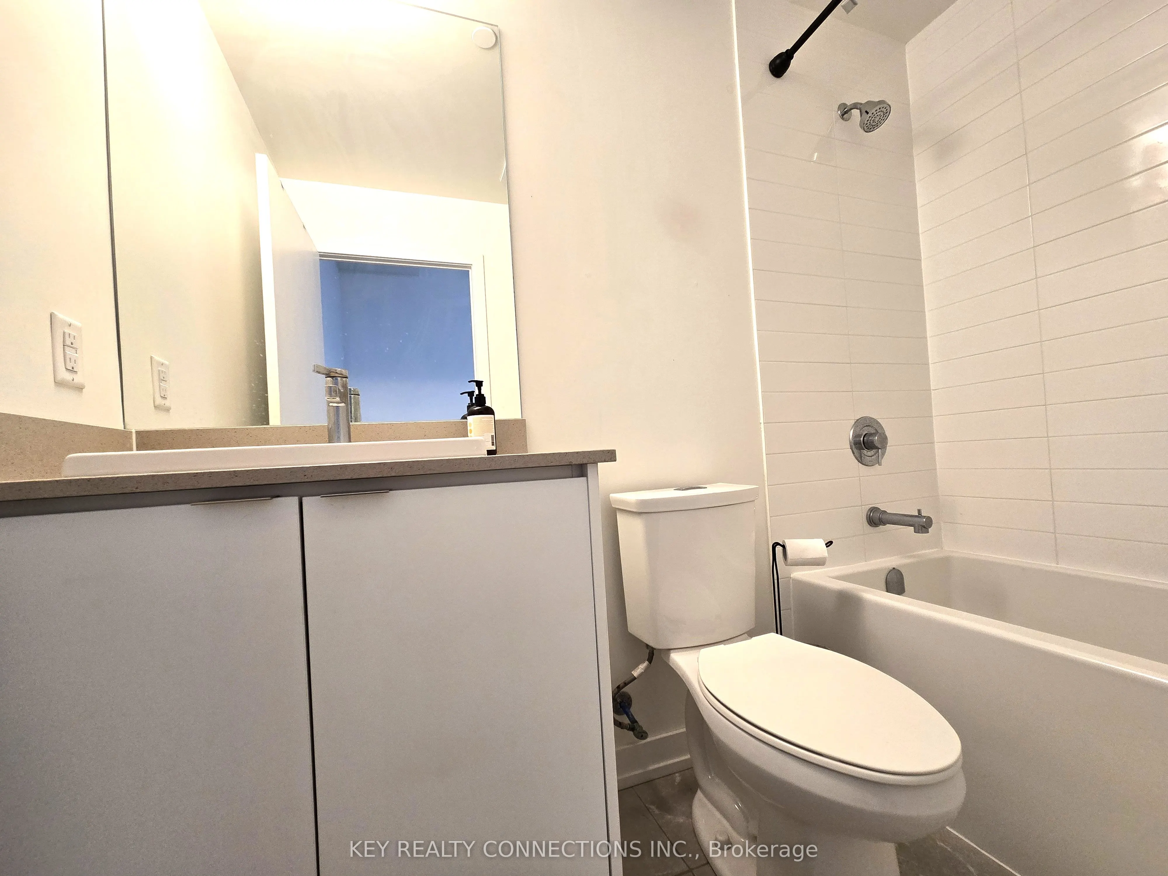 55 Duke Street W, #415
