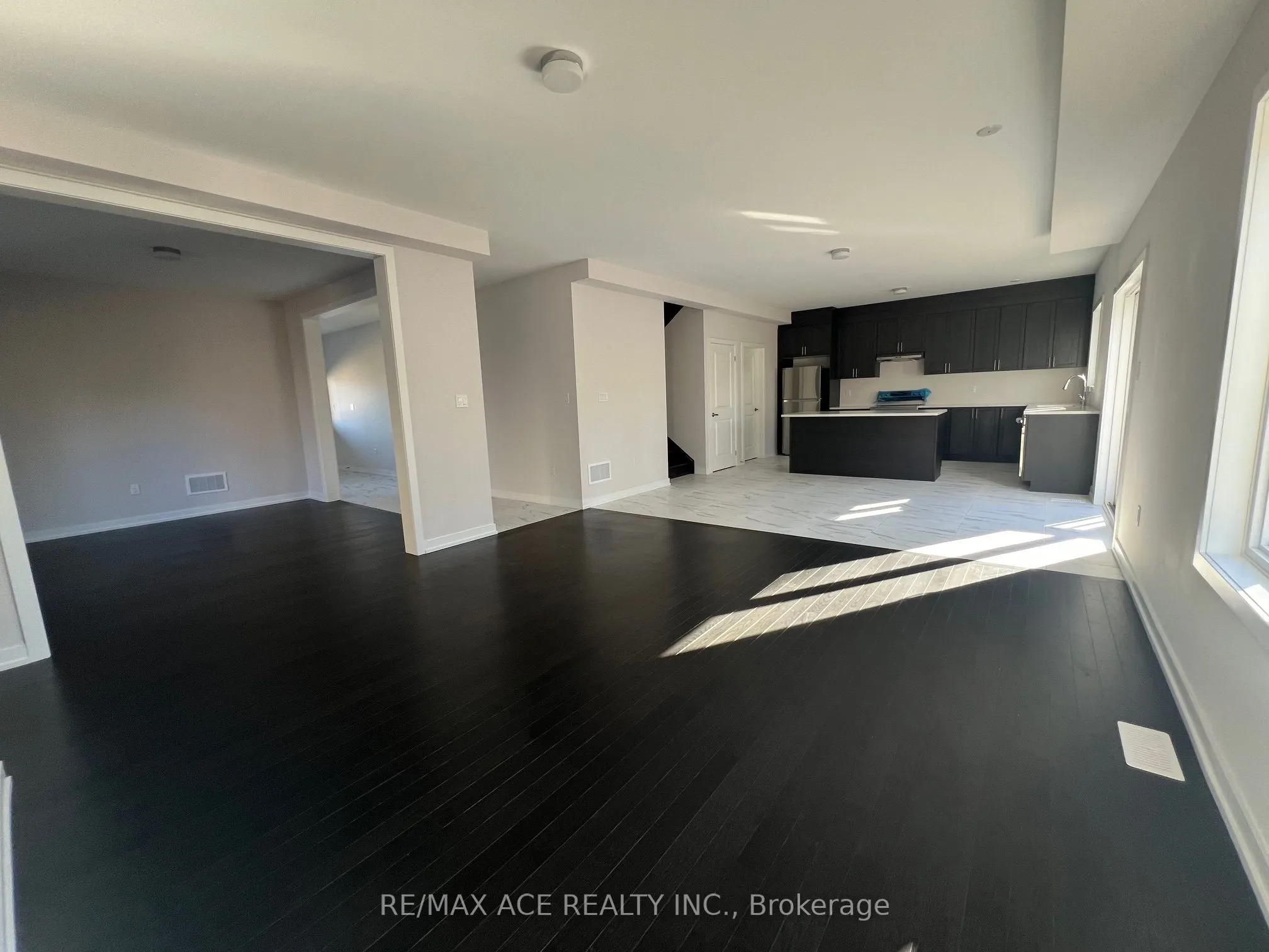 43 Tulip Crescent N