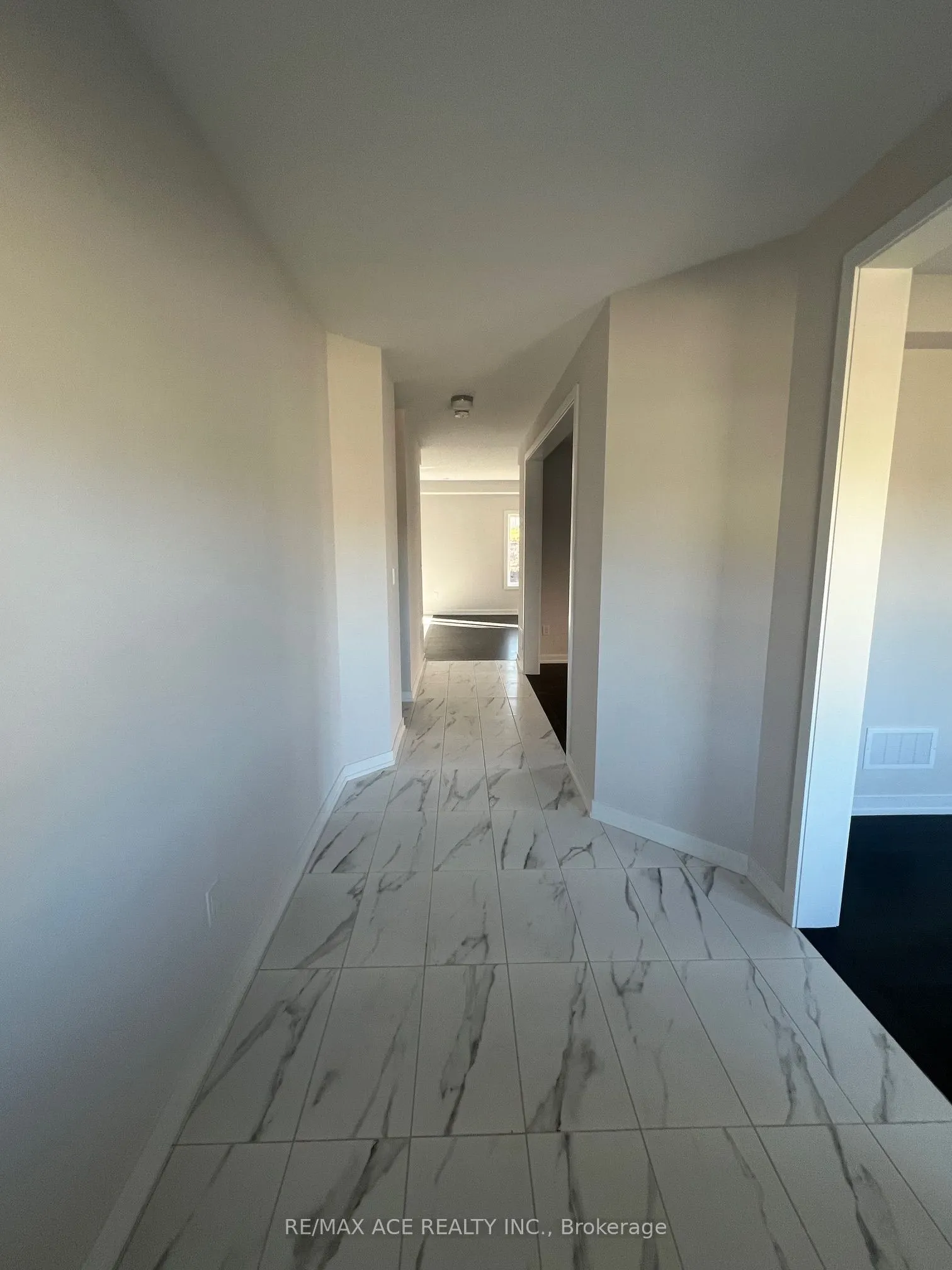 43 Tulip Crescent N