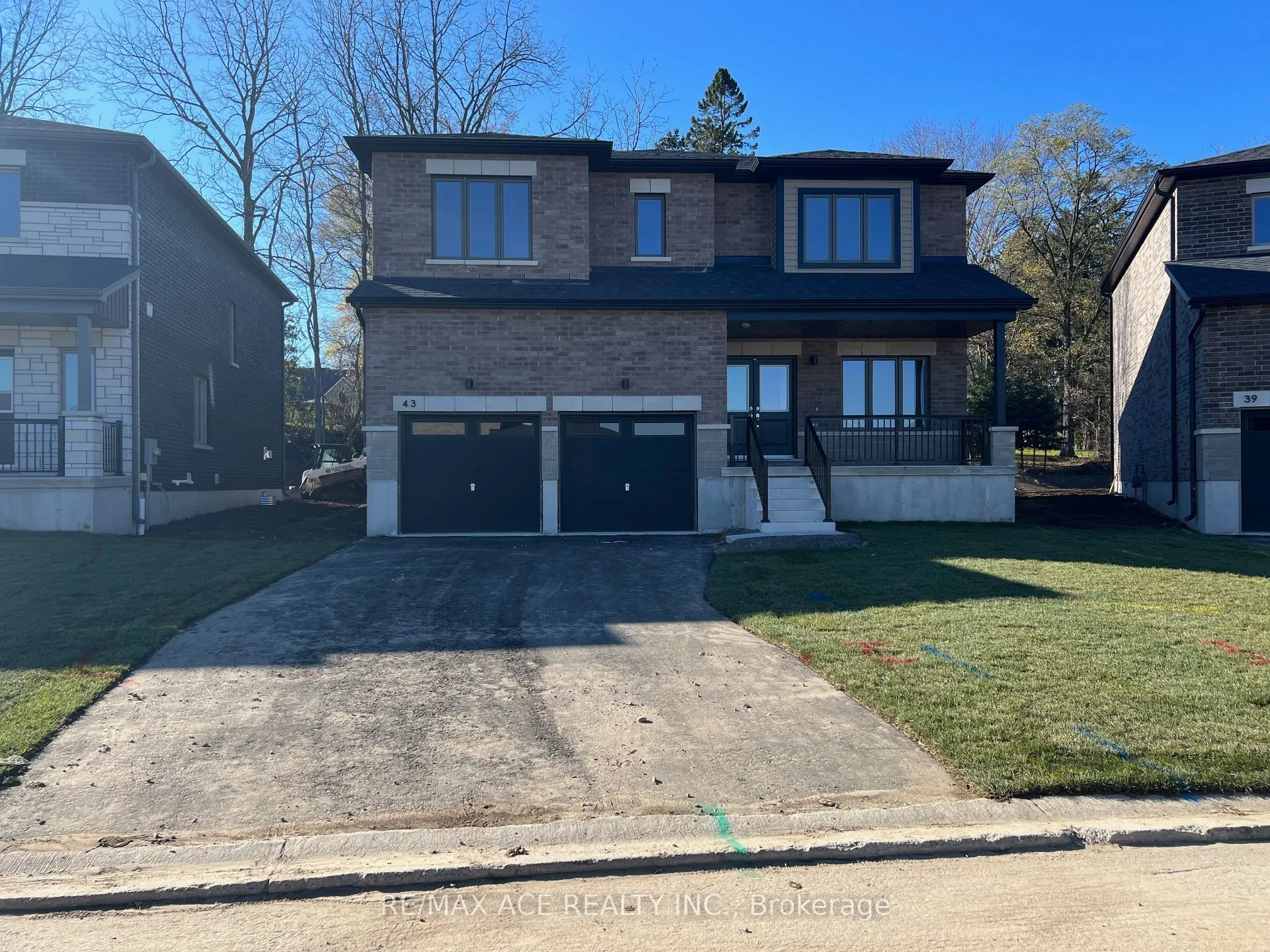 43 Tulip Crescent N