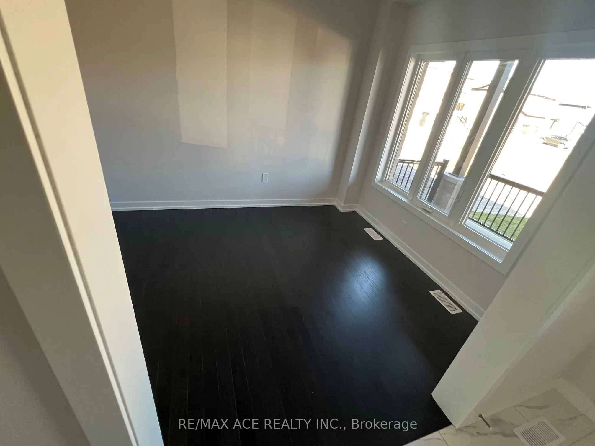 43 Tulip Crescent N