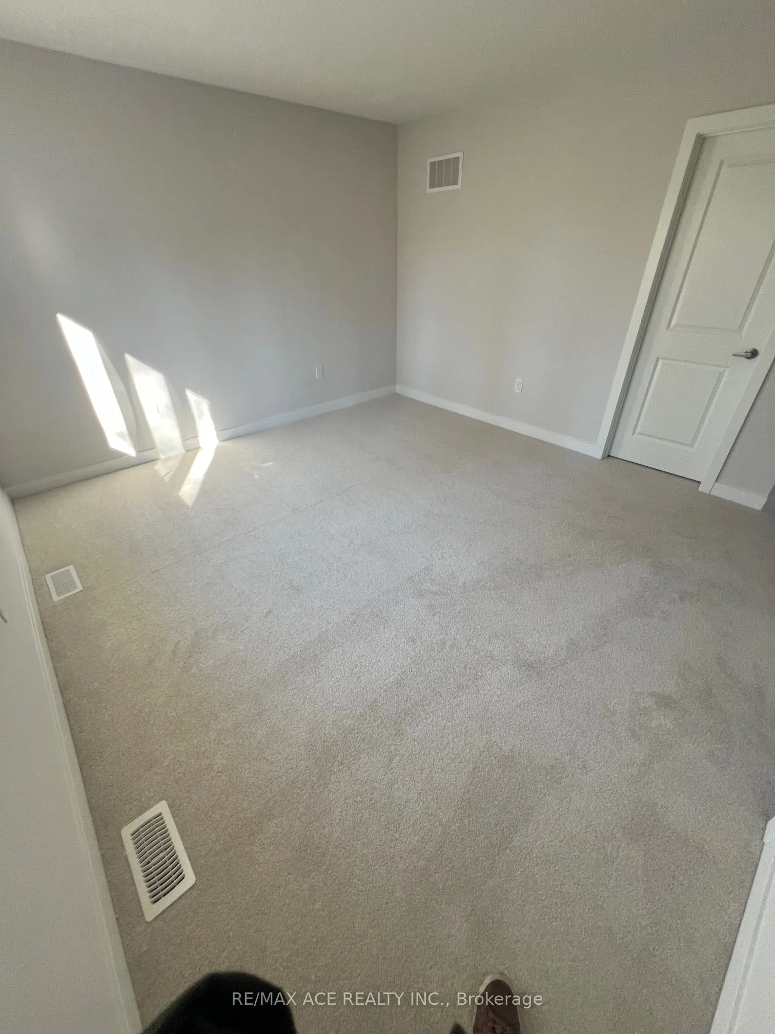 43 Tulip Crescent N