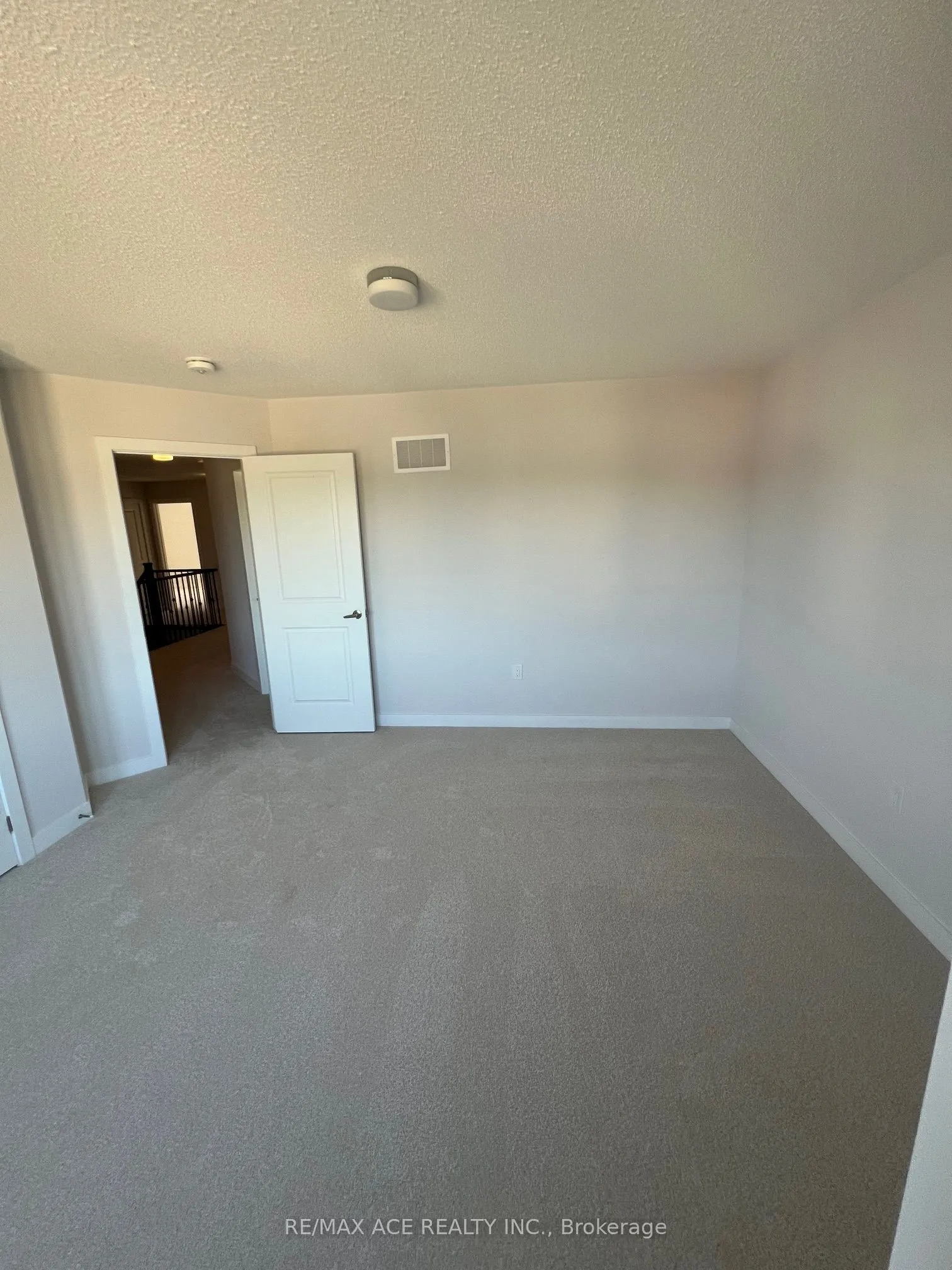 43 Tulip Crescent N