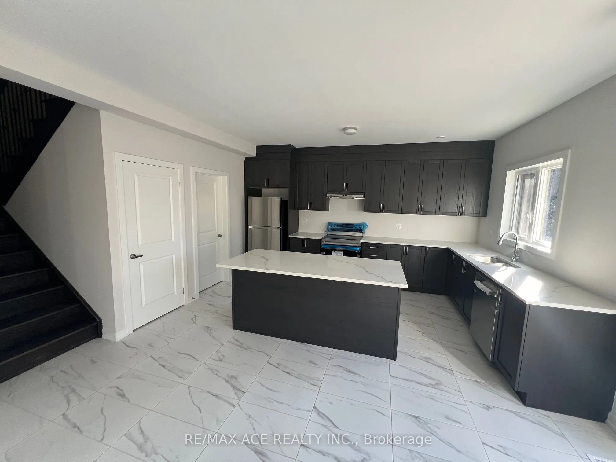 43 Tulip Crescent N