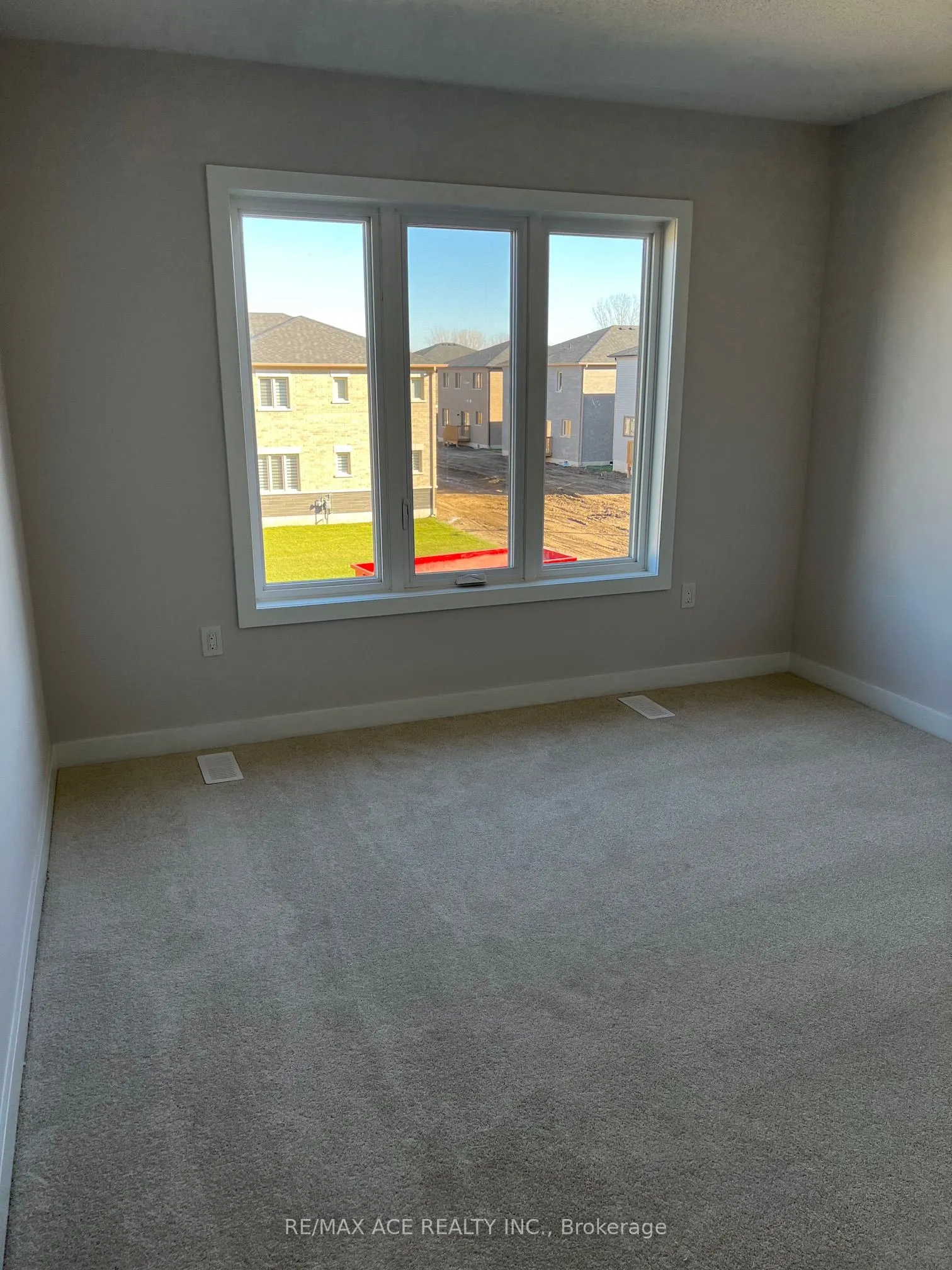 43 Tulip Crescent N